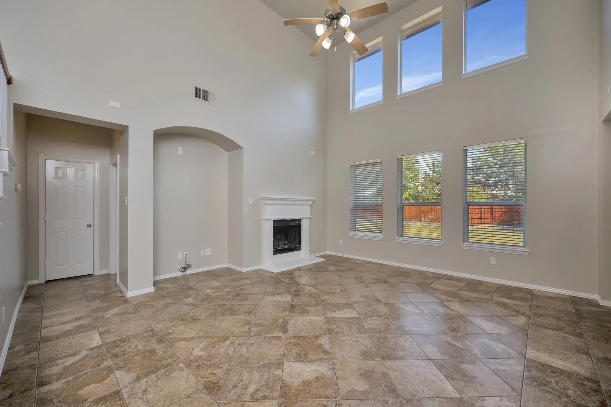 Single Family Residence For Sale in Tarrant County , 844 Sequoia Way, Saginaw, Texas 76131, 4 Bedroom, 3 Bathroom, 2 Garage spaces, 3,179 Sqft, built in 2005, mls#21361945, Real Estate Agent in Saginaw, Homes For Sale in Tarrant county, Homes For Sale in Saginaw, Realtor in Saginaw Texas, Real Estate Brokerage Independent Realty Texas, Luminita Cordes Realtor