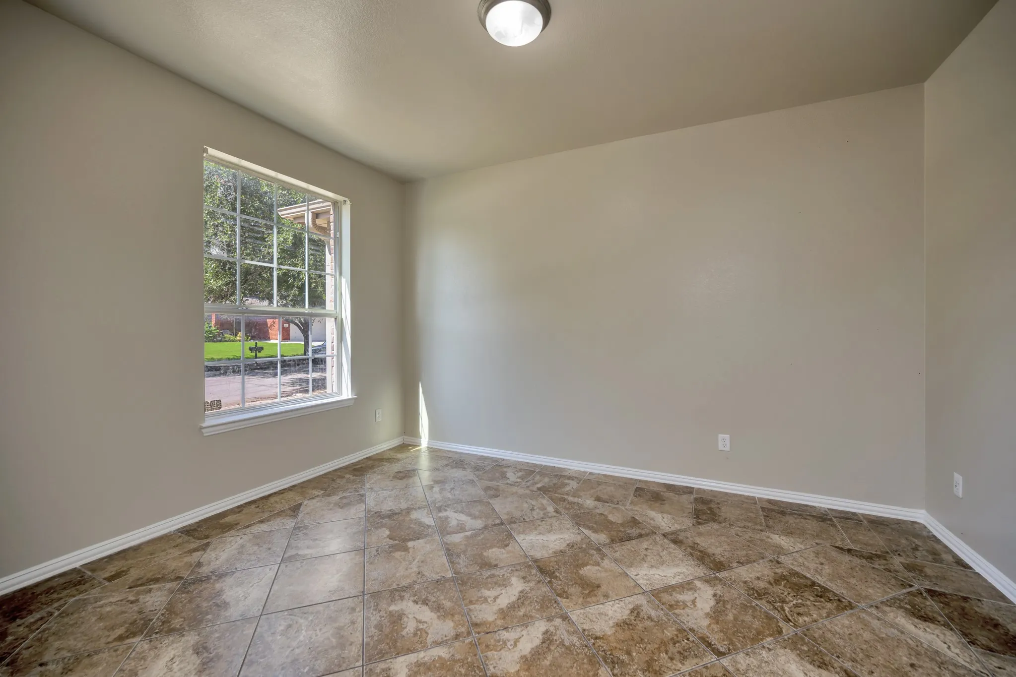 Single Family Residence For Sale in Tarrant County , 844 Sequoia Way, Saginaw, Texas 76131, 4 Bedroom, 3 Bathroom, 2 Garage spaces, 3,179 Sqft, built in 2005, mls#21361945, Real Estate Agent in Saginaw, Homes For Sale in Tarrant county, Homes For Sale in Saginaw, Realtor in Saginaw Texas, Real Estate Brokerage Independent Realty Texas, Luminita Cordes Realtor