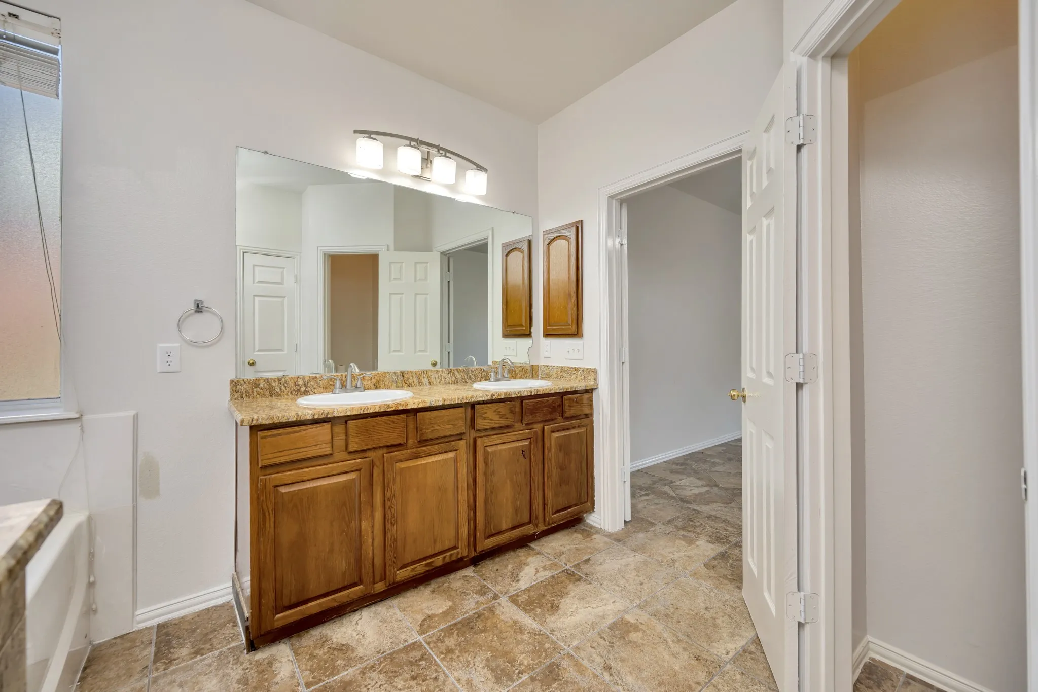 Single Family Residence For Sale in Tarrant County , 844 Sequoia Way, Saginaw, Texas 76131, 4 Bedroom, 3 Bathroom, 2 Garage spaces, 3,179 Sqft, built in 2005, mls#21361945, Real Estate Agent in Saginaw, Homes For Sale in Tarrant county, Homes For Sale in Saginaw, Realtor in Saginaw Texas, Real Estate Brokerage Independent Realty Texas, Luminita Cordes Realtor