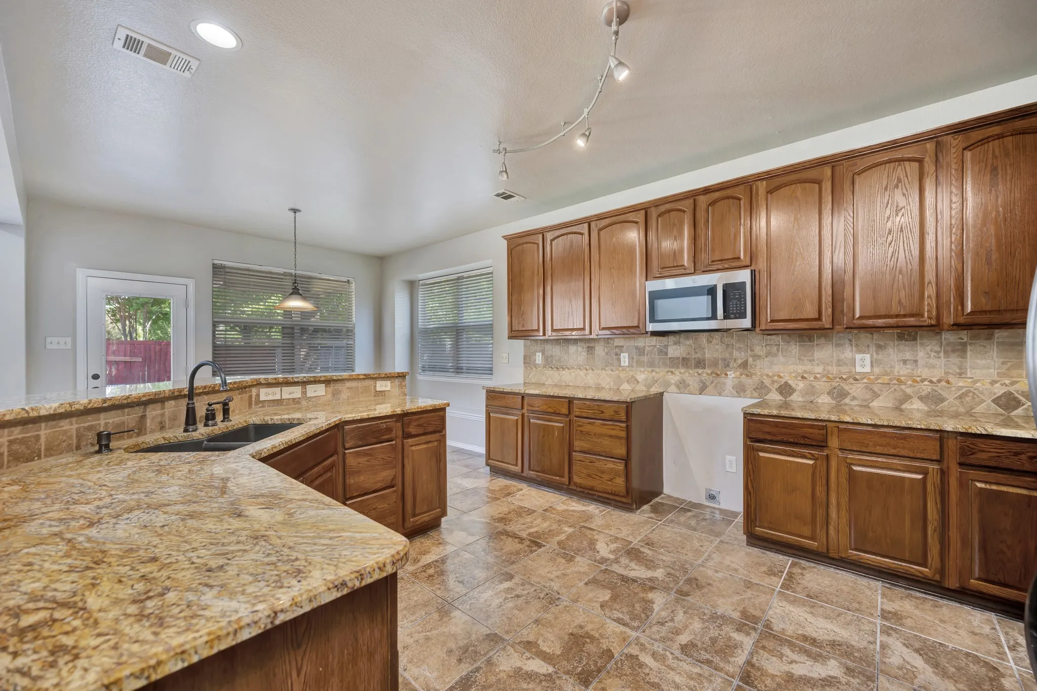 Single Family Residence For Sale in Tarrant County , 844 Sequoia Way, Saginaw, Texas 76131, 4 Bedroom, 3 Bathroom, 2 Garage spaces, 3,179 Sqft, built in 2005, mls#21361945, Real Estate Agent in Saginaw, Homes For Sale in Tarrant county, Homes For Sale in Saginaw, Realtor in Saginaw Texas, Real Estate Brokerage Independent Realty Texas, Luminita Cordes Realtor