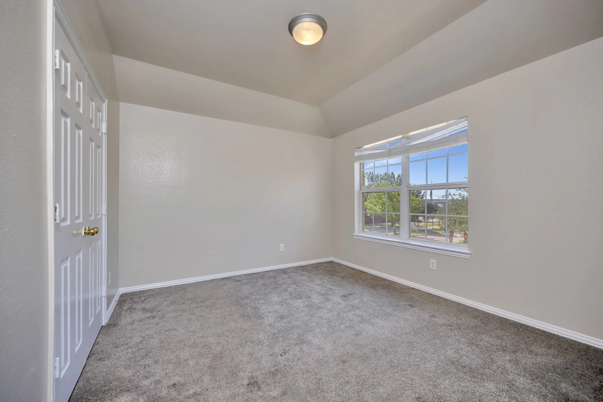 Single Family Residence For Sale in Tarrant County , 844 Sequoia Way, Saginaw, Texas 76131, 4 Bedroom, 3 Bathroom, 2 Garage spaces, 3,179 Sqft, built in 2005, mls#21361945, Real Estate Agent in Saginaw, Homes For Sale in Tarrant county, Homes For Sale in Saginaw, Realtor in Saginaw Texas, Real Estate Brokerage Independent Realty Texas, Luminita Cordes Realtor