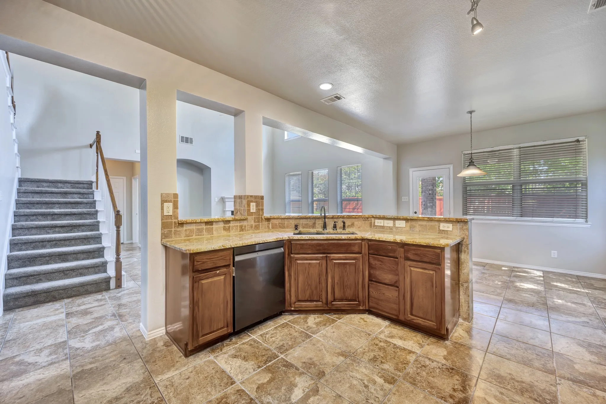 Single Family Residence For Sale in Tarrant County , 844 Sequoia Way, Saginaw, Texas 76131, 4 Bedroom, 3 Bathroom, 2 Garage spaces, 3,179 Sqft, built in 2005, mls#21361945, Real Estate Agent in Saginaw, Homes For Sale in Tarrant county, Homes For Sale in Saginaw, Realtor in Saginaw Texas, Real Estate Brokerage Independent Realty Texas, Luminita Cordes Realtor