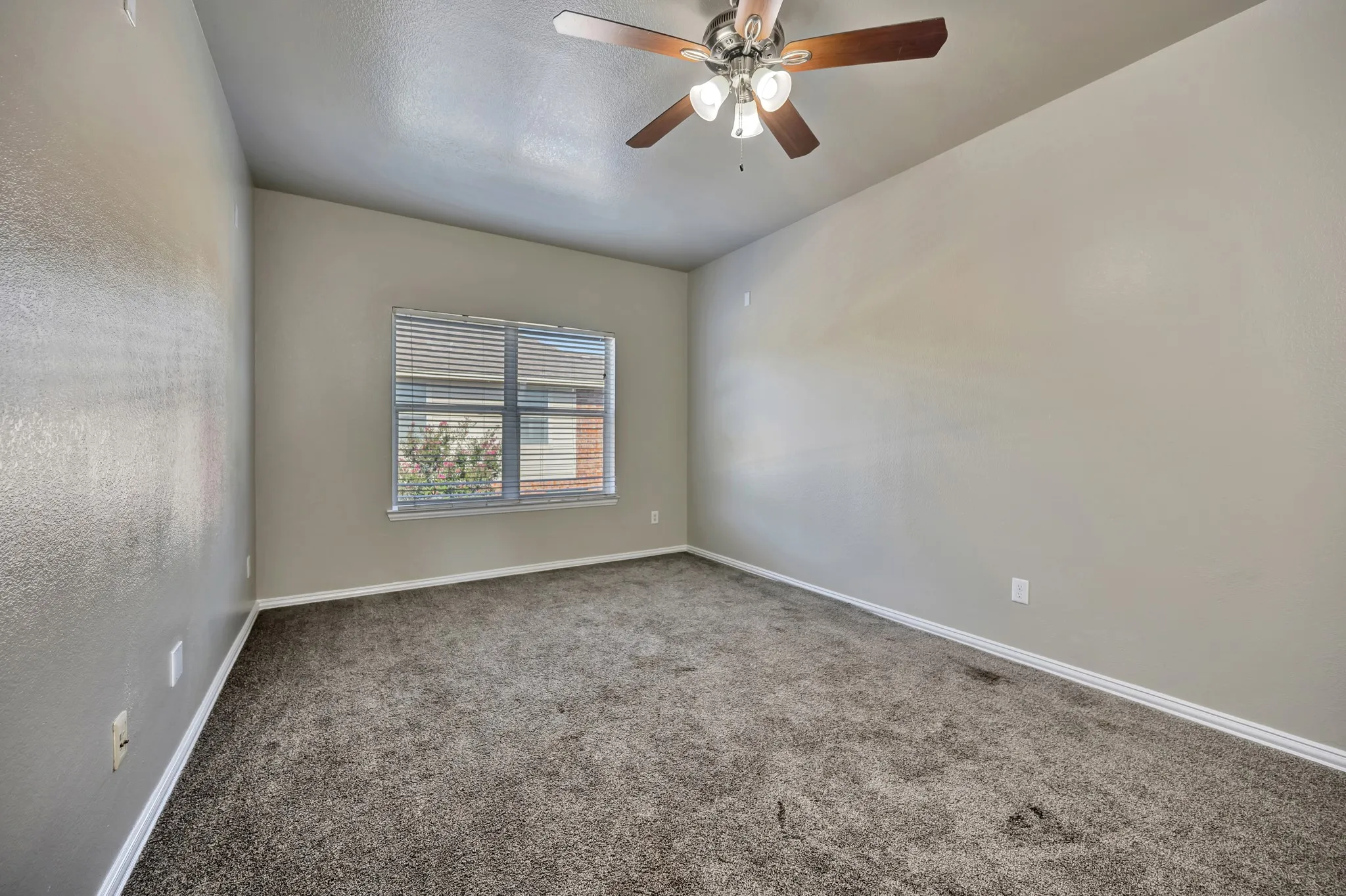 Single Family Residence For Sale in Tarrant County , 844 Sequoia Way, Saginaw, Texas 76131, 4 Bedroom, 3 Bathroom, 2 Garage spaces, 3,179 Sqft, built in 2005, mls#21361945, Real Estate Agent in Saginaw, Homes For Sale in Tarrant county, Homes For Sale in Saginaw, Realtor in Saginaw Texas, Real Estate Brokerage Independent Realty Texas, Luminita Cordes Realtor