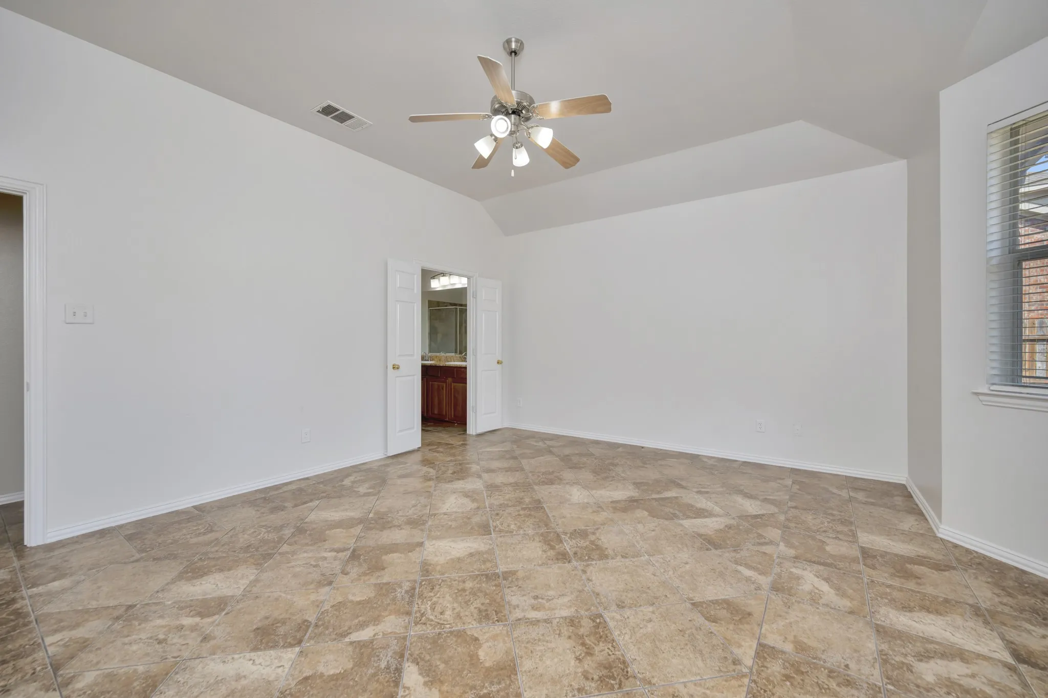 Single Family Residence For Sale in Tarrant County , 844 Sequoia Way, Saginaw, Texas 76131, 4 Bedroom, 3 Bathroom, 2 Garage spaces, 3,179 Sqft, built in 2005, mls#21361945, Real Estate Agent in Saginaw, Homes For Sale in Tarrant county, Homes For Sale in Saginaw, Realtor in Saginaw Texas, Real Estate Brokerage Independent Realty Texas, Luminita Cordes Realtor