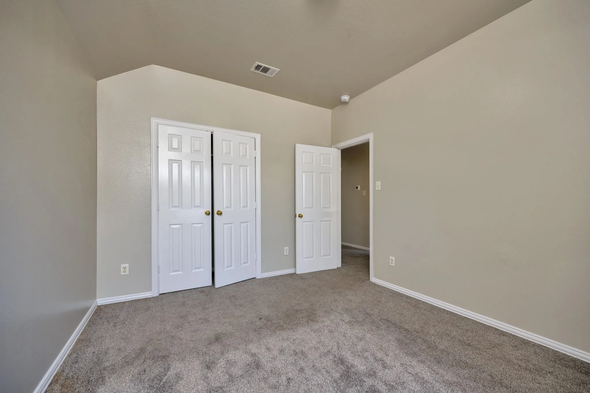 Single Family Residence For Sale in Tarrant County , 844 Sequoia Way, Saginaw, Texas 76131, 4 Bedroom, 3 Bathroom, 2 Garage spaces, 3,179 Sqft, built in 2005, mls#21361945, Real Estate Agent in Saginaw, Homes For Sale in Tarrant county, Homes For Sale in Saginaw, Realtor in Saginaw Texas, Real Estate Brokerage Independent Realty Texas, Luminita Cordes Realtor