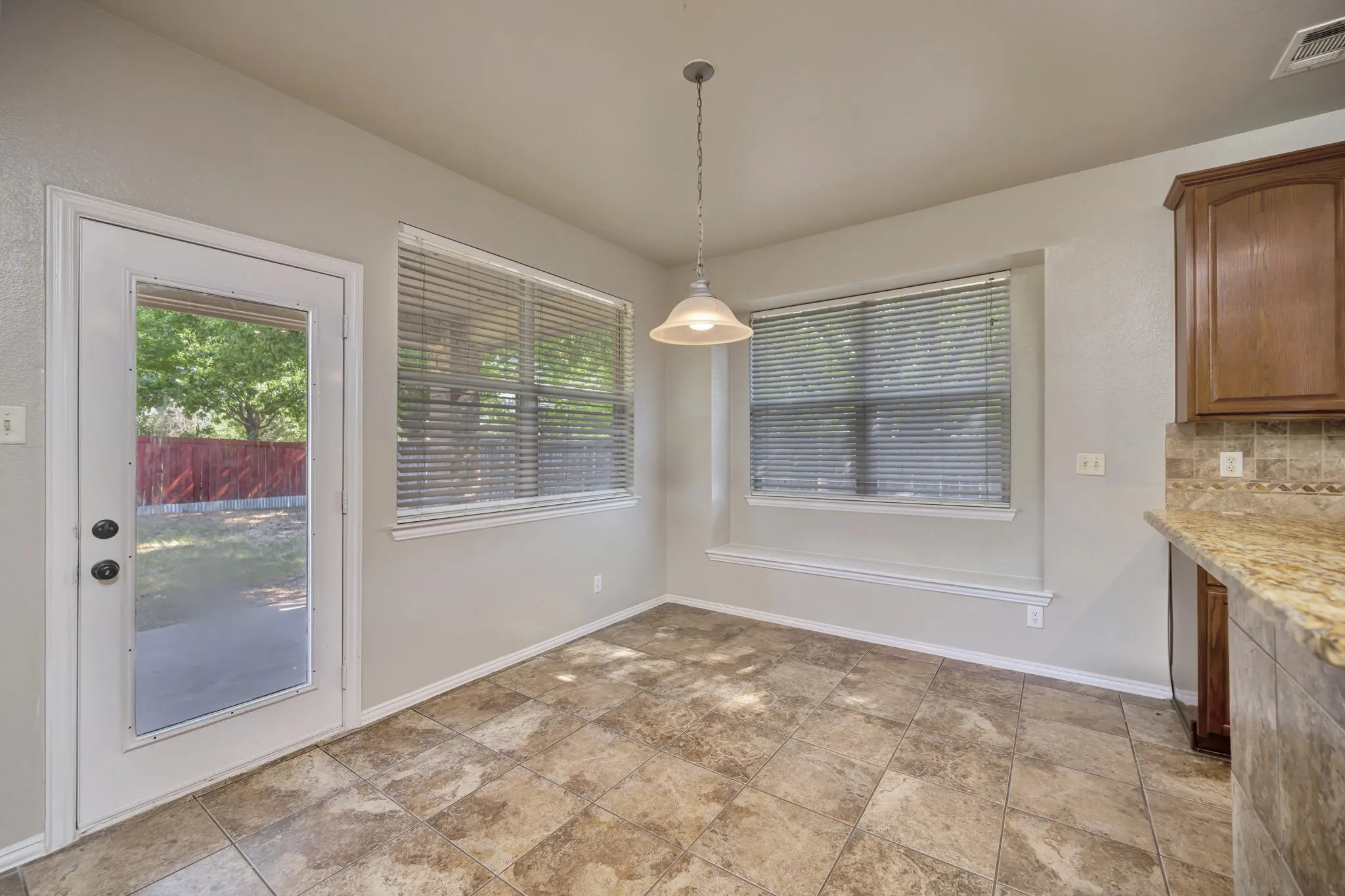 Single Family Residence For Sale in Tarrant County , 844 Sequoia Way, Saginaw, Texas 76131, 4 Bedroom, 3 Bathroom, 2 Garage spaces, 3,179 Sqft, built in 2005, mls#21361945, Real Estate Agent in Saginaw, Homes For Sale in Tarrant county, Homes For Sale in Saginaw, Realtor in Saginaw Texas, Real Estate Brokerage Independent Realty Texas, Luminita Cordes Realtor