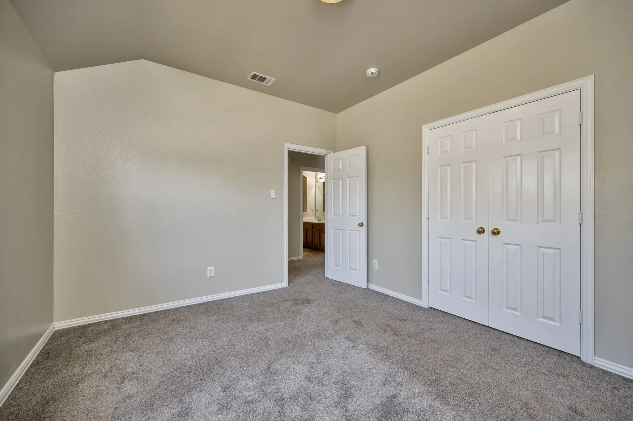 Single Family Residence For Sale in Tarrant County , 844 Sequoia Way, Saginaw, Texas 76131, 4 Bedroom, 3 Bathroom, 2 Garage spaces, 3,179 Sqft, built in 2005, mls#21361945, Real Estate Agent in Saginaw, Homes For Sale in Tarrant county, Homes For Sale in Saginaw, Realtor in Saginaw Texas, Real Estate Brokerage Independent Realty Texas, Luminita Cordes Realtor