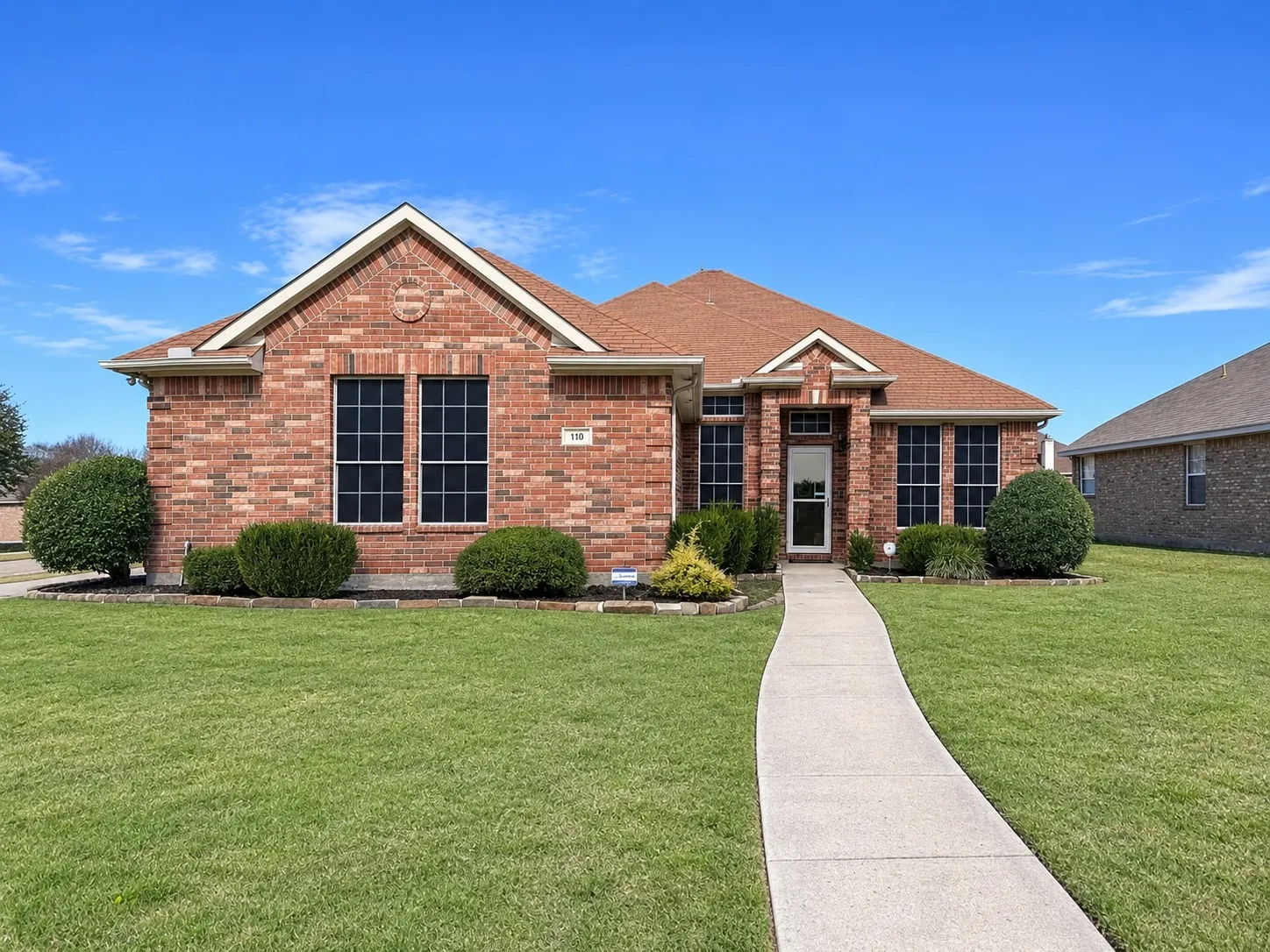 Single Family Residence For Sale in Ellis County , 110 Waterview Parkway, Red Oak, Texas 75154, 3 Bedroom, 2 Bathroom, 2 Garage spaces, 1,920 Sqft, built in 2003, mls#21364059, Real Estate Agent in Red Oak, Homes For Sale in Ellis county, Homes For Sale in Red Oak, Realtor in Red Oak Texas, Real Estate Brokerage Independent Realty Texas, Luminita Cordes Realtor