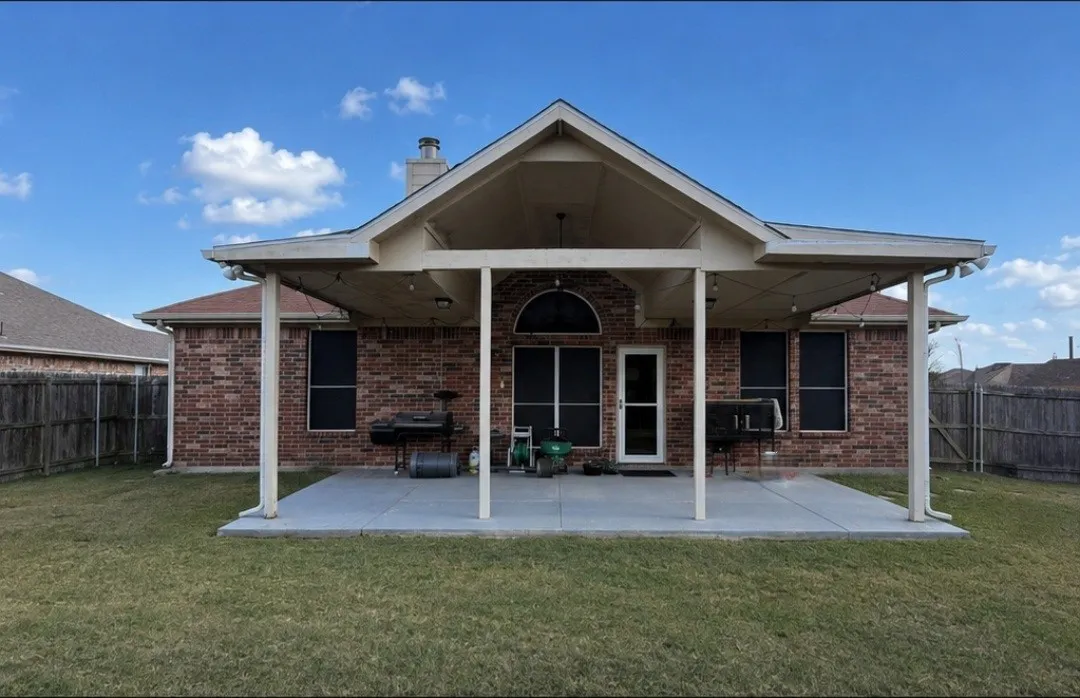 Single Family Residence For Sale in Ellis County , 110 Waterview Parkway, Red Oak, Texas 75154, 3 Bedroom, 2 Bathroom, 2 Garage spaces, 1,920 Sqft, built in 2003, mls#21364059, Real Estate Agent in Red Oak, Homes For Sale in Ellis county, Homes For Sale in Red Oak, Realtor in Red Oak Texas, Real Estate Brokerage Independent Realty Texas, Luminita Cordes Realtor