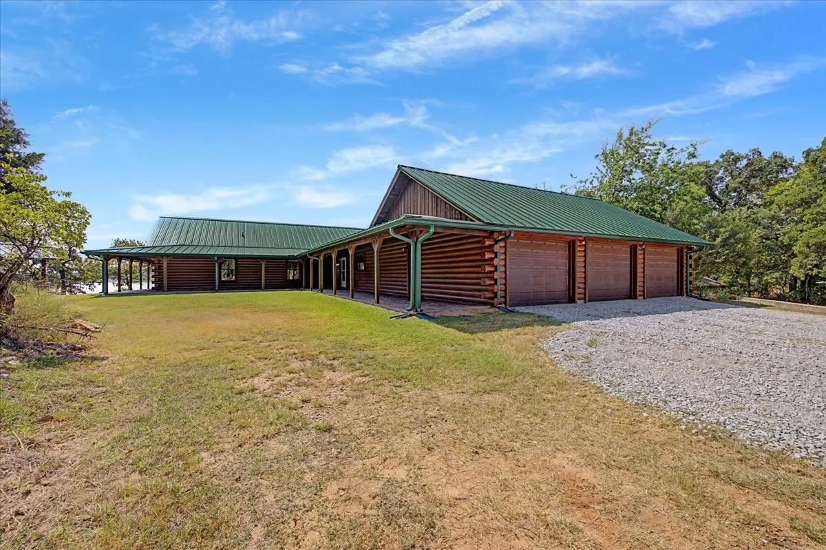 Single Family Residence For Sale in Montague County , 2789 Hanging Tree Road, Bowie, Texas 76230, 4 Bedroom, 3 Bathroom, 3 Garage spaces, 3,218 Sqft, built in 2009, mls#21359532, Real Estate Agent in Bowie, Homes For Sale in Montague county, Homes For Sale in Bowie, Realtor in Bowie Texas, Real Estate Brokerage Independent Realty Texas, Luminita Cordes Realtor