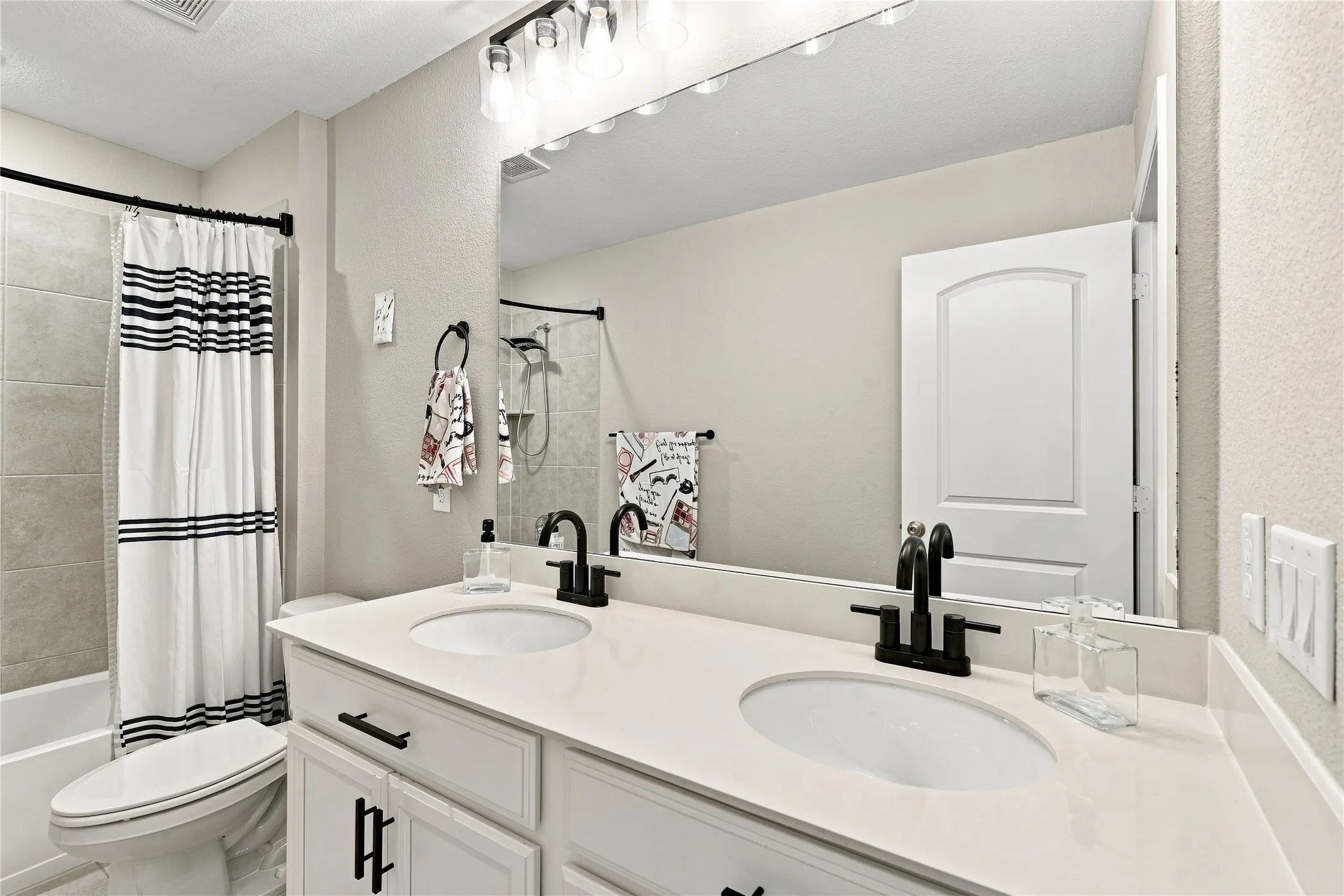 Single Family Residence For Sale in Rockwall County , 703 Liner Lane, Fate, Texas 75087, 5 Bedroom, 3 Bathroom, 2 Garage spaces, 3,111 Sqft, built in 2020, mls#21363425, Real Estate Agent in Fate, Homes For Sale in Rockwall county, Homes For Sale in Fate, Realtor in Fate Texas, Real Estate Brokerage Independent Realty Texas, Luminita Cordes Realtor