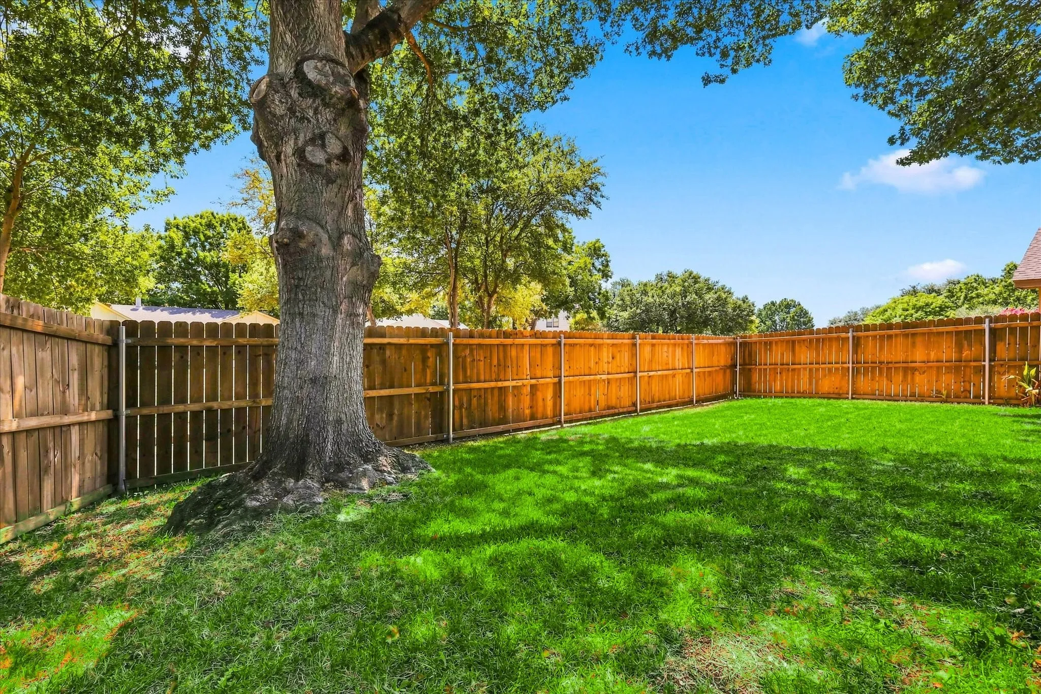 Single Family Residence For Sale in Dallas County , 218 Creekside Lane, Coppell, Texas 75019, 3 Bedroom, 2 Bathroom, 2 Garage spaces, 1,792 Sqft, built in 1982, mls#21362887, Real Estate Agent in Coppell, Homes For Sale in Dallas county, Homes For Sale in Coppell, Realtor in Coppell Texas, Real Estate Brokerage Independent Realty Texas, Luminita Cordes Realtor