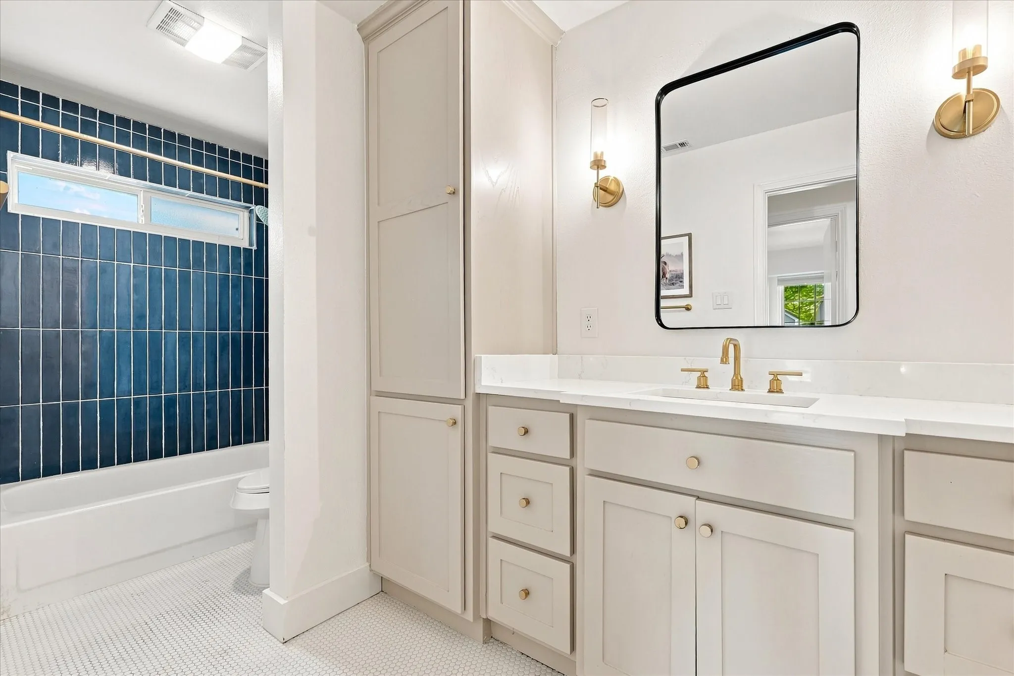 Single Family Residence For Sale in Dallas County , 218 Creekside Lane, Coppell, Texas 75019, 3 Bedroom, 2 Bathroom, 2 Garage spaces, 1,792 Sqft, built in 1982, mls#21362887, Real Estate Agent in Coppell, Homes For Sale in Dallas county, Homes For Sale in Coppell, Realtor in Coppell Texas, Real Estate Brokerage Independent Realty Texas, Luminita Cordes Realtor