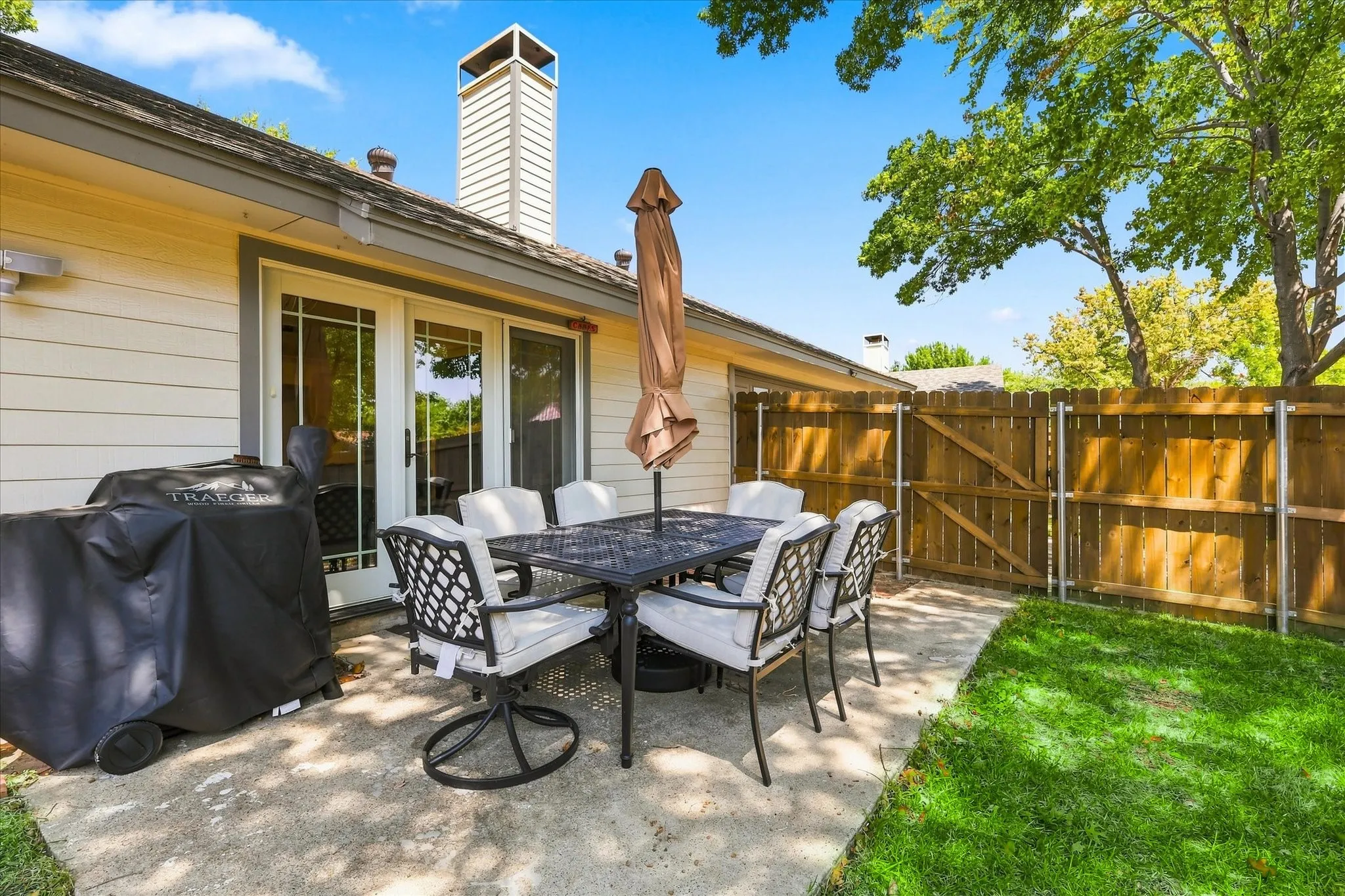 Single Family Residence For Sale in Dallas County , 218 Creekside Lane, Coppell, Texas 75019, 3 Bedroom, 2 Bathroom, 2 Garage spaces, 1,792 Sqft, built in 1982, mls#21362887, Real Estate Agent in Coppell, Homes For Sale in Dallas county, Homes For Sale in Coppell, Realtor in Coppell Texas, Real Estate Brokerage Independent Realty Texas, Luminita Cordes Realtor
