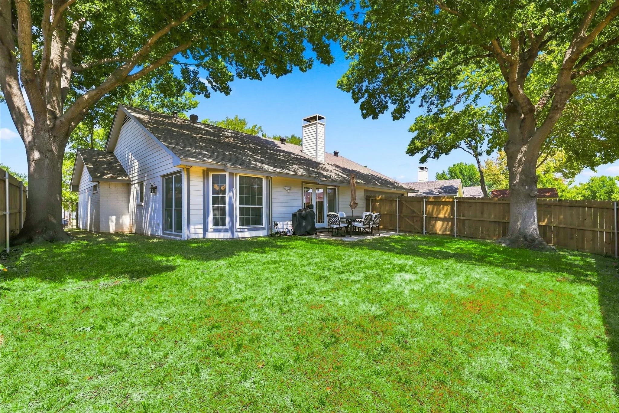 Single Family Residence For Sale in Dallas County , 218 Creekside Lane, Coppell, Texas 75019, 3 Bedroom, 2 Bathroom, 2 Garage spaces, 1,792 Sqft, built in 1982, mls#21362887, Real Estate Agent in Coppell, Homes For Sale in Dallas county, Homes For Sale in Coppell, Realtor in Coppell Texas, Real Estate Brokerage Independent Realty Texas, Luminita Cordes Realtor