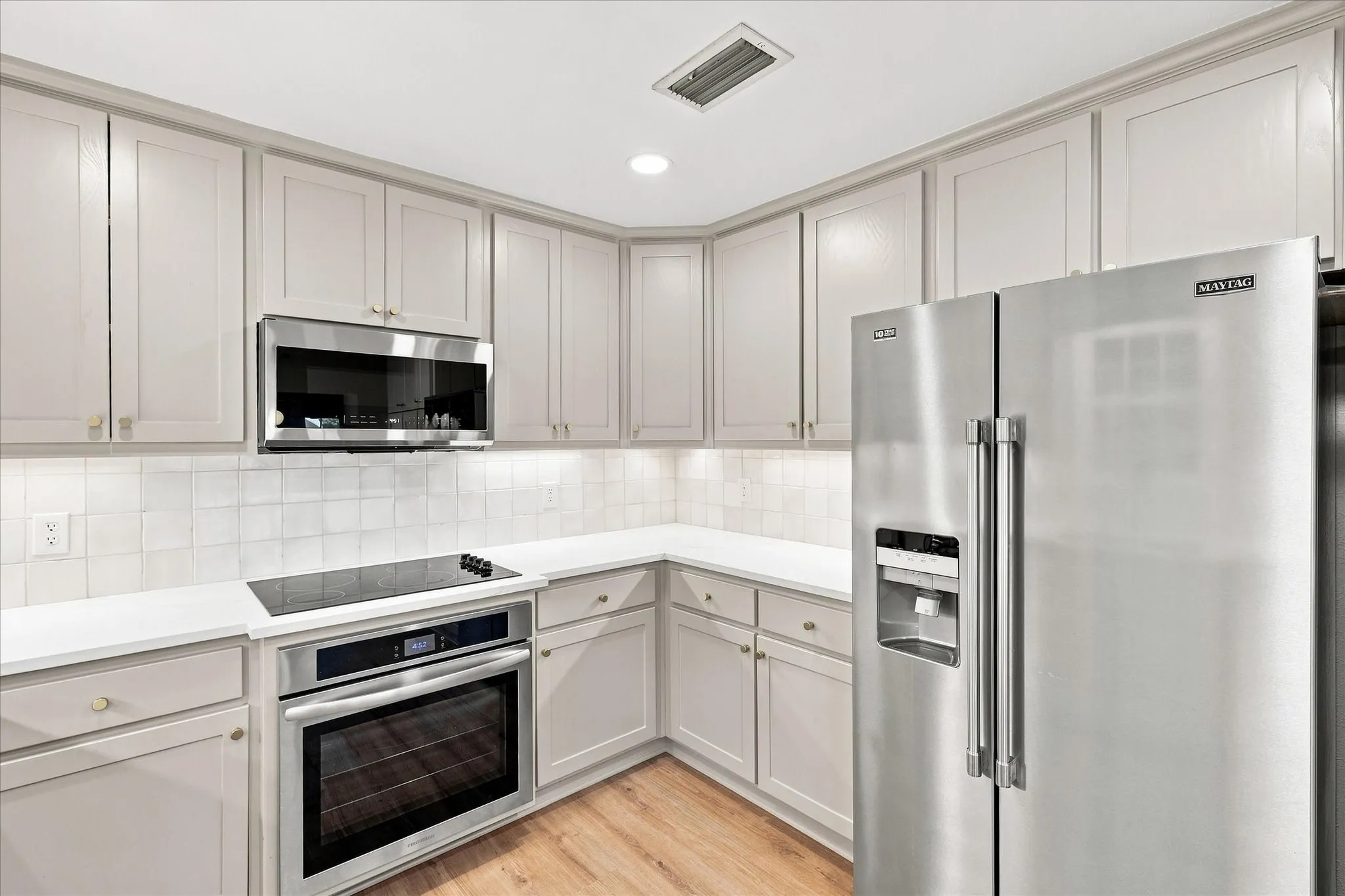 Single Family Residence For Sale in Dallas County , 218 Creekside Lane, Coppell, Texas 75019, 3 Bedroom, 2 Bathroom, 2 Garage spaces, 1,792 Sqft, built in 1982, mls#21362887, Real Estate Agent in Coppell, Homes For Sale in Dallas county, Homes For Sale in Coppell, Realtor in Coppell Texas, Real Estate Brokerage Independent Realty Texas, Luminita Cordes Realtor