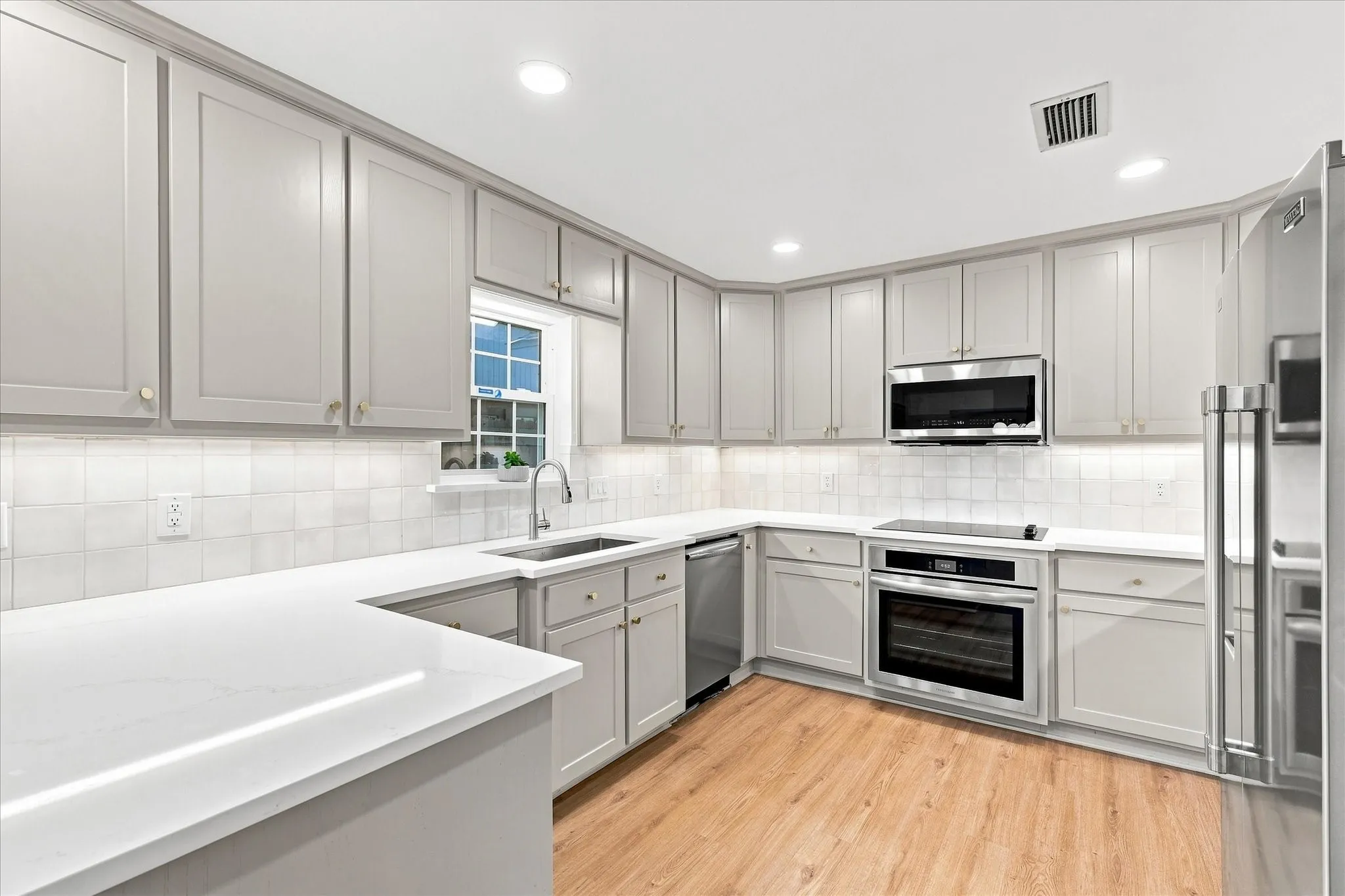 Single Family Residence For Sale in Dallas County , 218 Creekside Lane, Coppell, Texas 75019, 3 Bedroom, 2 Bathroom, 2 Garage spaces, 1,792 Sqft, built in 1982, mls#21362887, Real Estate Agent in Coppell, Homes For Sale in Dallas county, Homes For Sale in Coppell, Realtor in Coppell Texas, Real Estate Brokerage Independent Realty Texas, Luminita Cordes Realtor