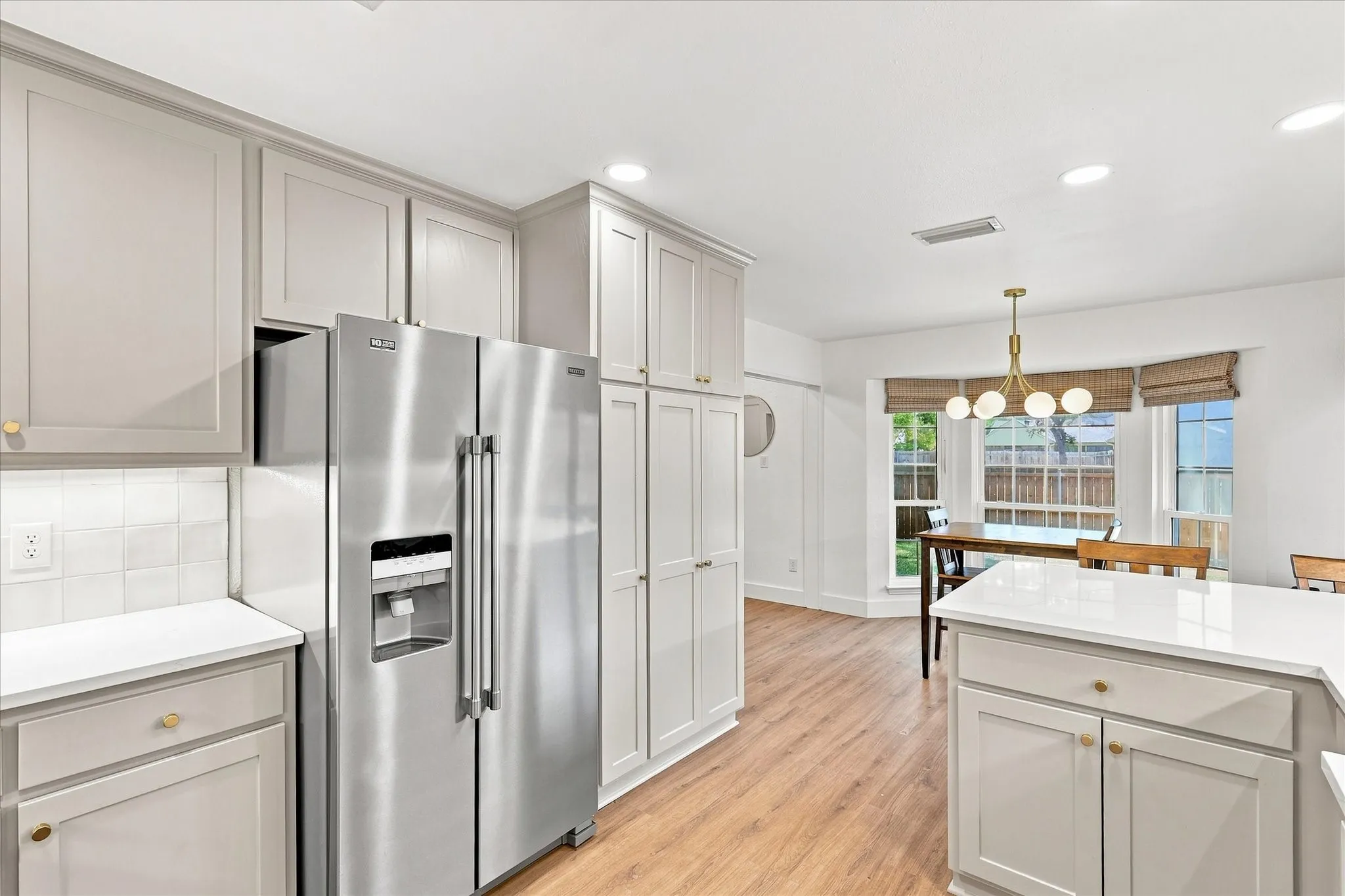 Single Family Residence For Sale in Dallas County , 218 Creekside Lane, Coppell, Texas 75019, 3 Bedroom, 2 Bathroom, 2 Garage spaces, 1,792 Sqft, built in 1982, mls#21362887, Real Estate Agent in Coppell, Homes For Sale in Dallas county, Homes For Sale in Coppell, Realtor in Coppell Texas, Real Estate Brokerage Independent Realty Texas, Luminita Cordes Realtor