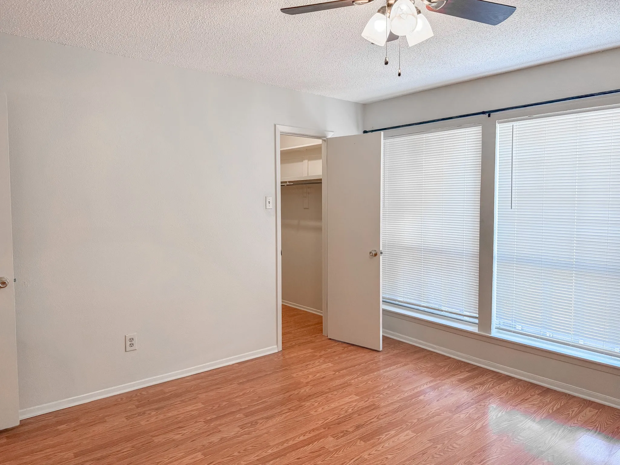 Single Family Residence For Sale in Dallas County , 5138 Amesbury Drive 110, Dallas, Texas 75206, 2 Bedroom, 2 Bathroom, Garage spaces, 1,008 Sqft, built in 1970, Price $220,000, mls#21357250, Real Estate Agent in Dallas, Homes For Sale in Dallas county, Homes For Sale in Dallas, Realtor in Dallas Texas, Real Estate Brokerage Independent Realty Texas, Luminita Cordes Realtor