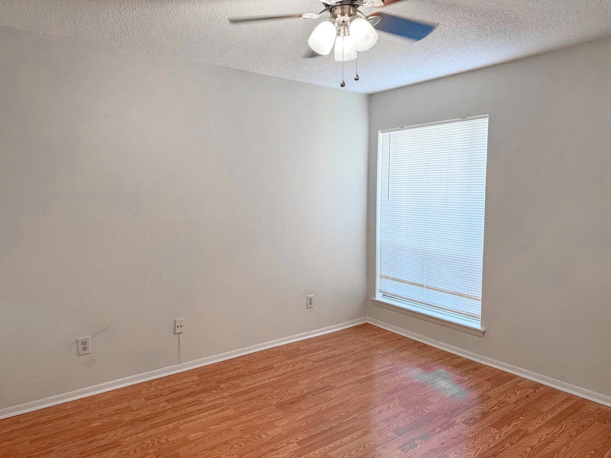 Single Family Residence For Sale in Dallas County , 5138 Amesbury Drive 110, Dallas, Texas 75206, 2 Bedroom, 2 Bathroom, Garage spaces, 1,008 Sqft, built in 1970, Price $220,000, mls#21357250, Real Estate Agent in Dallas, Homes For Sale in Dallas county, Homes For Sale in Dallas, Realtor in Dallas Texas, Real Estate Brokerage Independent Realty Texas, Luminita Cordes Realtor