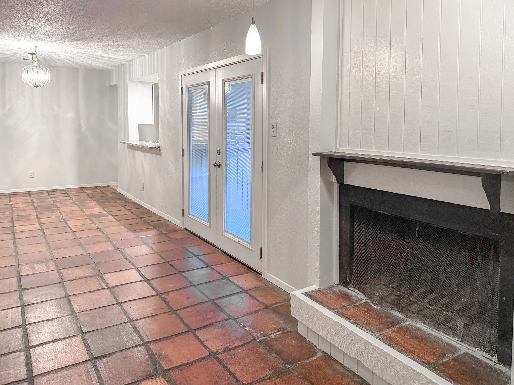 Single Family Residence For Sale in Dallas County , 5138 Amesbury Drive 110, Dallas, Texas 75206, 2 Bedroom, 2 Bathroom, Garage spaces, 1,008 Sqft, built in 1970, Price $220,000, mls#21357250, Real Estate Agent in Dallas, Homes For Sale in Dallas county, Homes For Sale in Dallas, Realtor in Dallas Texas, Real Estate Brokerage Independent Realty Texas, Luminita Cordes Realtor