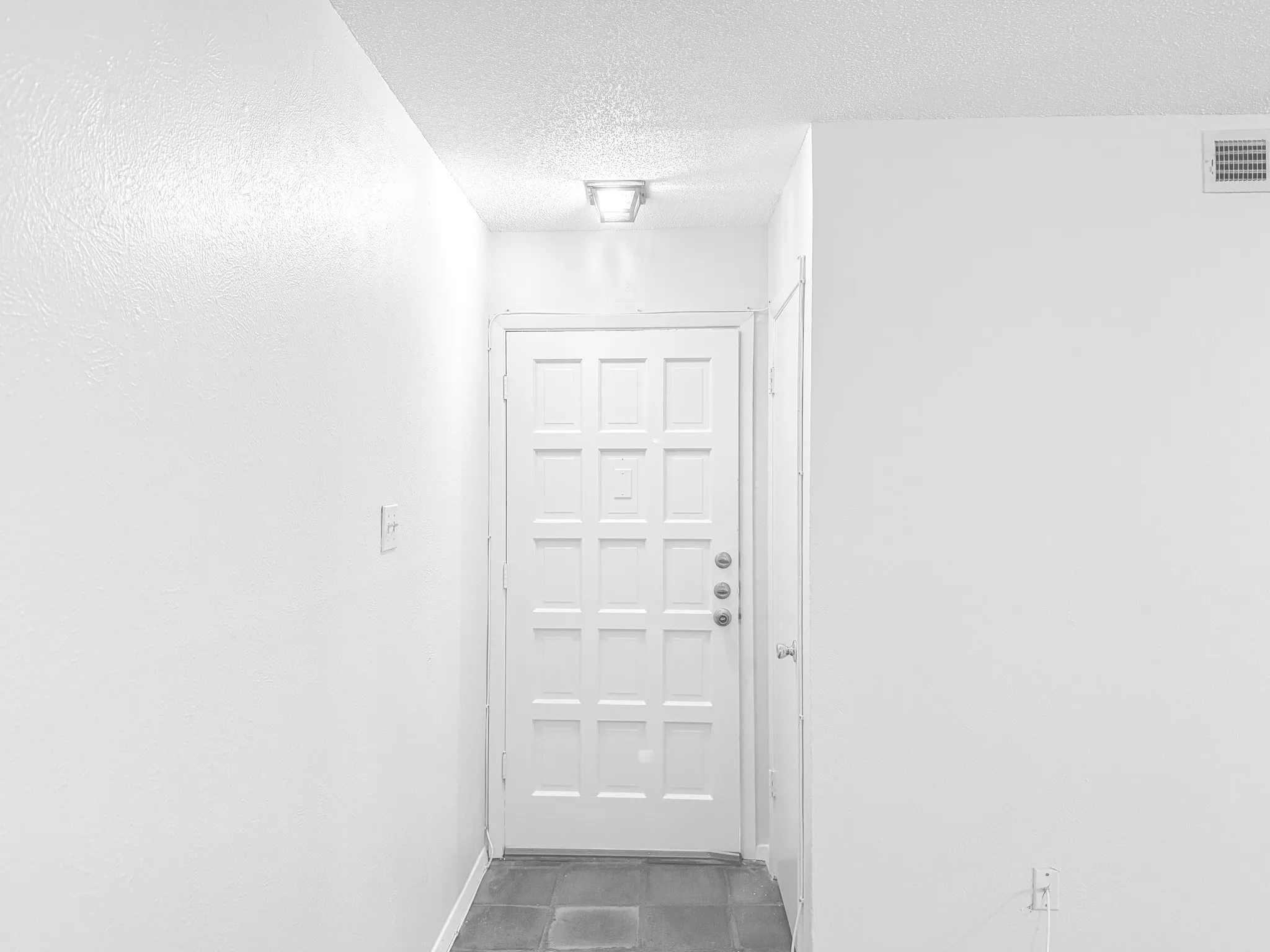 Single Family Residence For Sale in Dallas County , 5138 Amesbury Drive 110, Dallas, Texas 75206, 2 Bedroom, 2 Bathroom, Garage spaces, 1,008 Sqft, built in 1970, Price $220,000, mls#21357250, Real Estate Agent in Dallas, Homes For Sale in Dallas county, Homes For Sale in Dallas, Realtor in Dallas Texas, Real Estate Brokerage Independent Realty Texas, Luminita Cordes Realtor