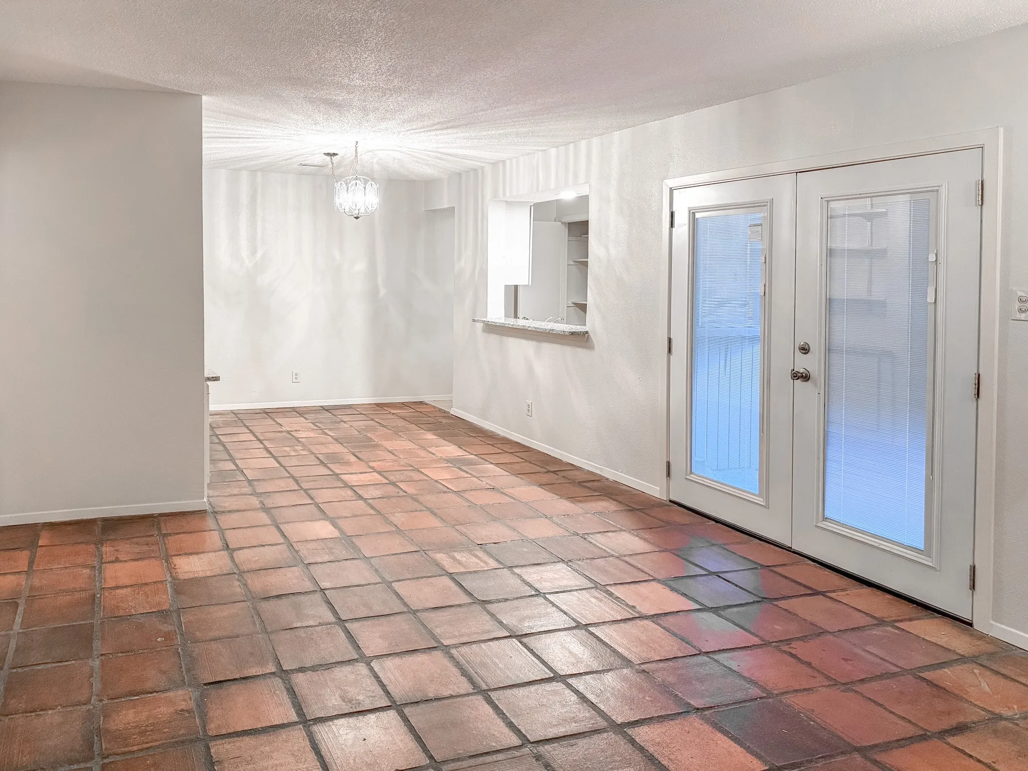 Single Family Residence For Sale in Dallas County , 5138 Amesbury Drive 110, Dallas, Texas 75206, 2 Bedroom, 2 Bathroom, Garage spaces, 1,008 Sqft, built in 1970, Price $220,000, mls#21357250, Real Estate Agent in Dallas, Homes For Sale in Dallas county, Homes For Sale in Dallas, Realtor in Dallas Texas, Real Estate Brokerage Independent Realty Texas, Luminita Cordes Realtor