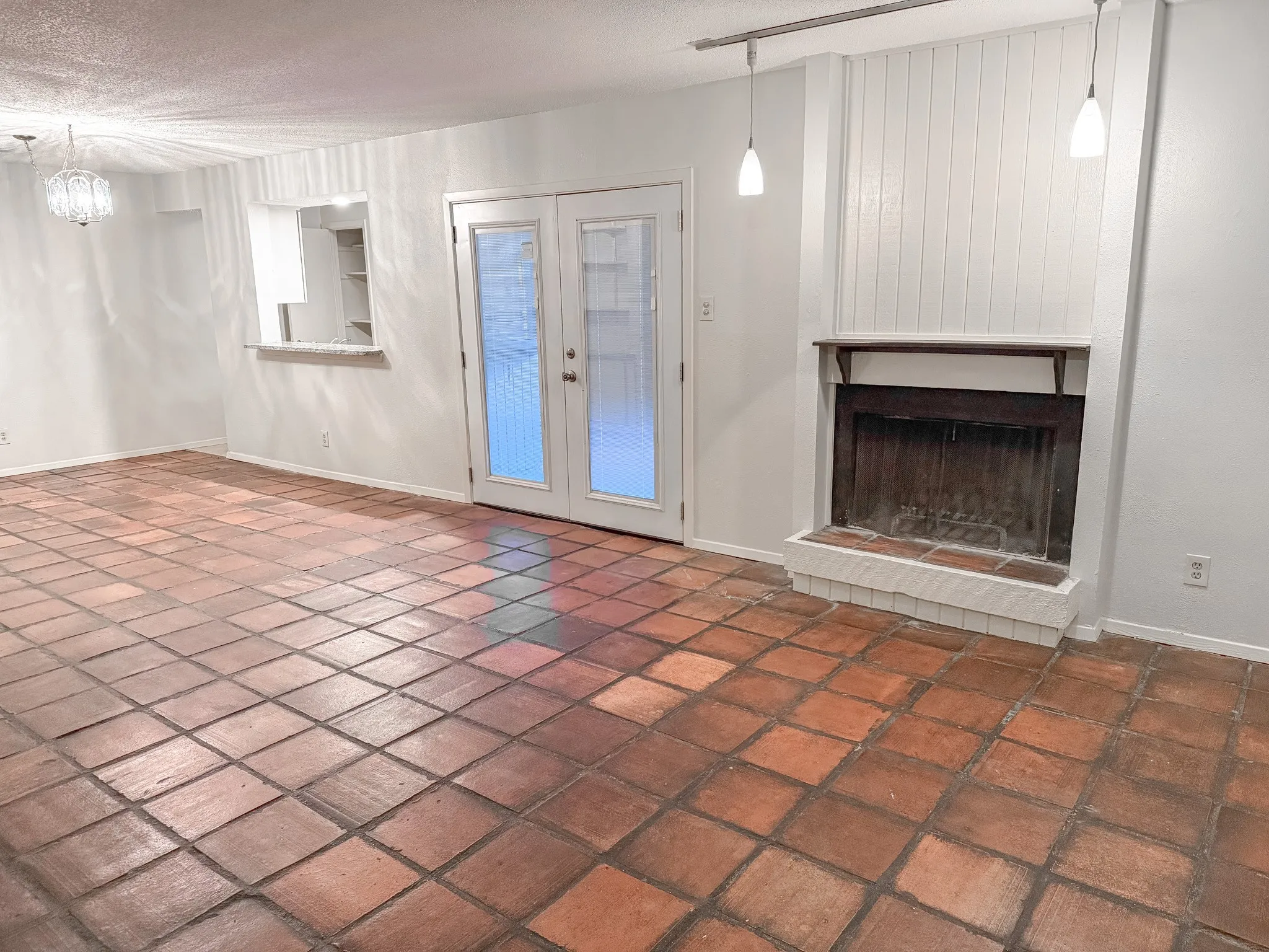 Single Family Residence For Sale in Dallas County , 5138 Amesbury Drive 110, Dallas, Texas 75206, 2 Bedroom, 2 Bathroom, Garage spaces, 1,008 Sqft, built in 1970, Price $220,000, mls#21357250, Real Estate Agent in Dallas, Homes For Sale in Dallas county, Homes For Sale in Dallas, Realtor in Dallas Texas, Real Estate Brokerage Independent Realty Texas, Luminita Cordes Realtor