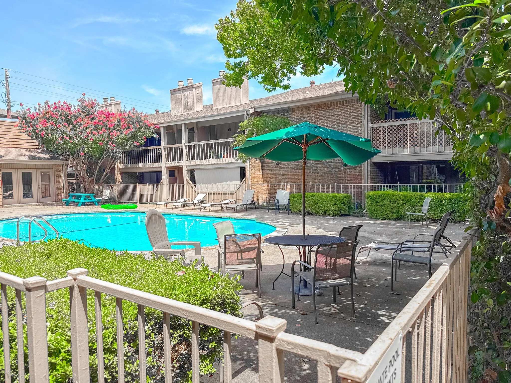Single Family Residence For Sale in Dallas County , 5138 Amesbury Drive 110, Dallas, Texas 75206, 2 Bedroom, 2 Bathroom, Garage spaces, 1,008 Sqft, built in 1970, Price $220,000, mls#21357250, Real Estate Agent in Dallas, Homes For Sale in Dallas county, Homes For Sale in Dallas, Realtor in Dallas Texas, Real Estate Brokerage Independent Realty Texas, Luminita Cordes Realtor