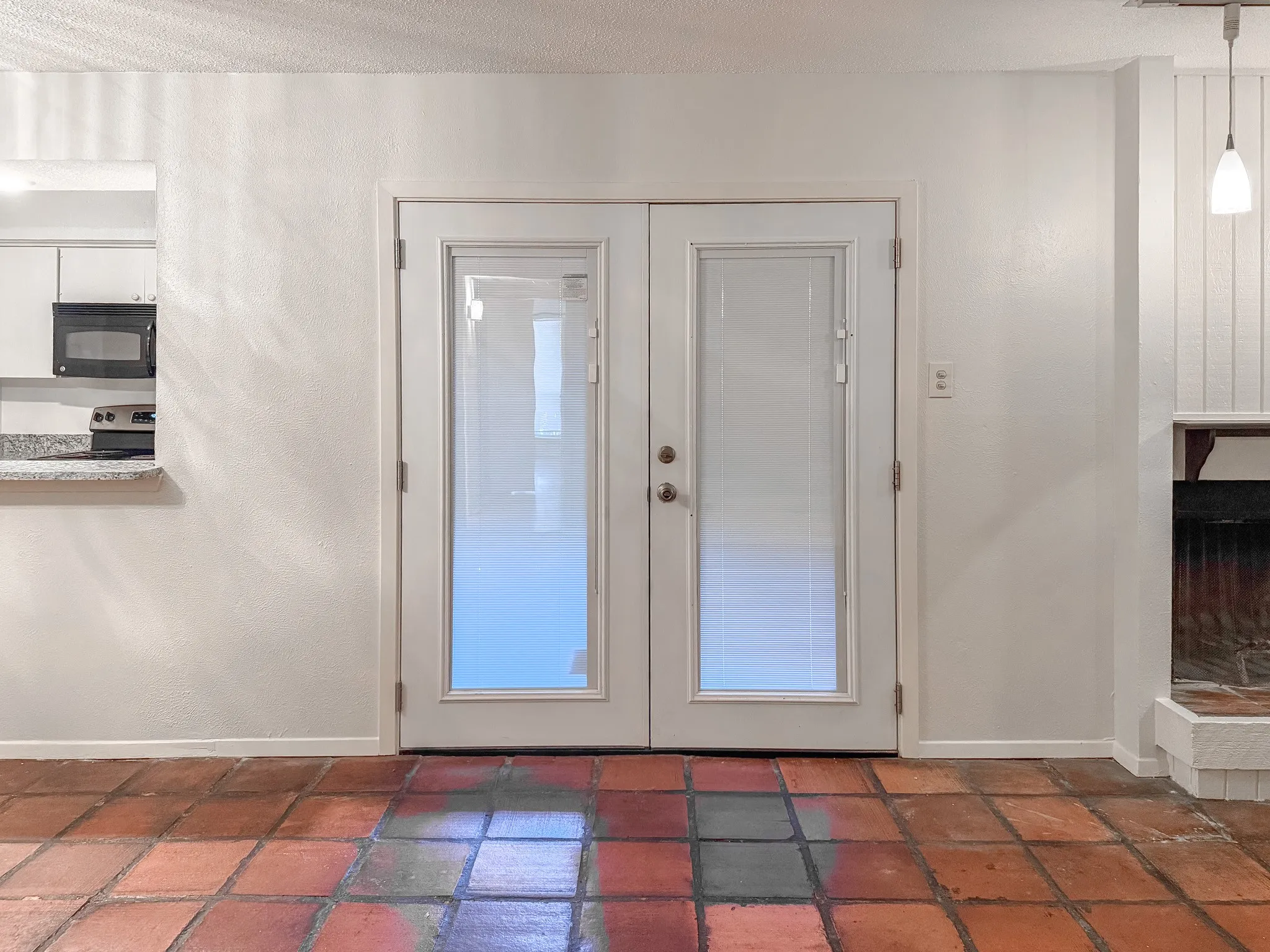 Single Family Residence For Sale in Dallas County , 5138 Amesbury Drive 110, Dallas, Texas 75206, 2 Bedroom, 2 Bathroom, Garage spaces, 1,008 Sqft, built in 1970, Price $220,000, mls#21357250, Real Estate Agent in Dallas, Homes For Sale in Dallas county, Homes For Sale in Dallas, Realtor in Dallas Texas, Real Estate Brokerage Independent Realty Texas, Luminita Cordes Realtor