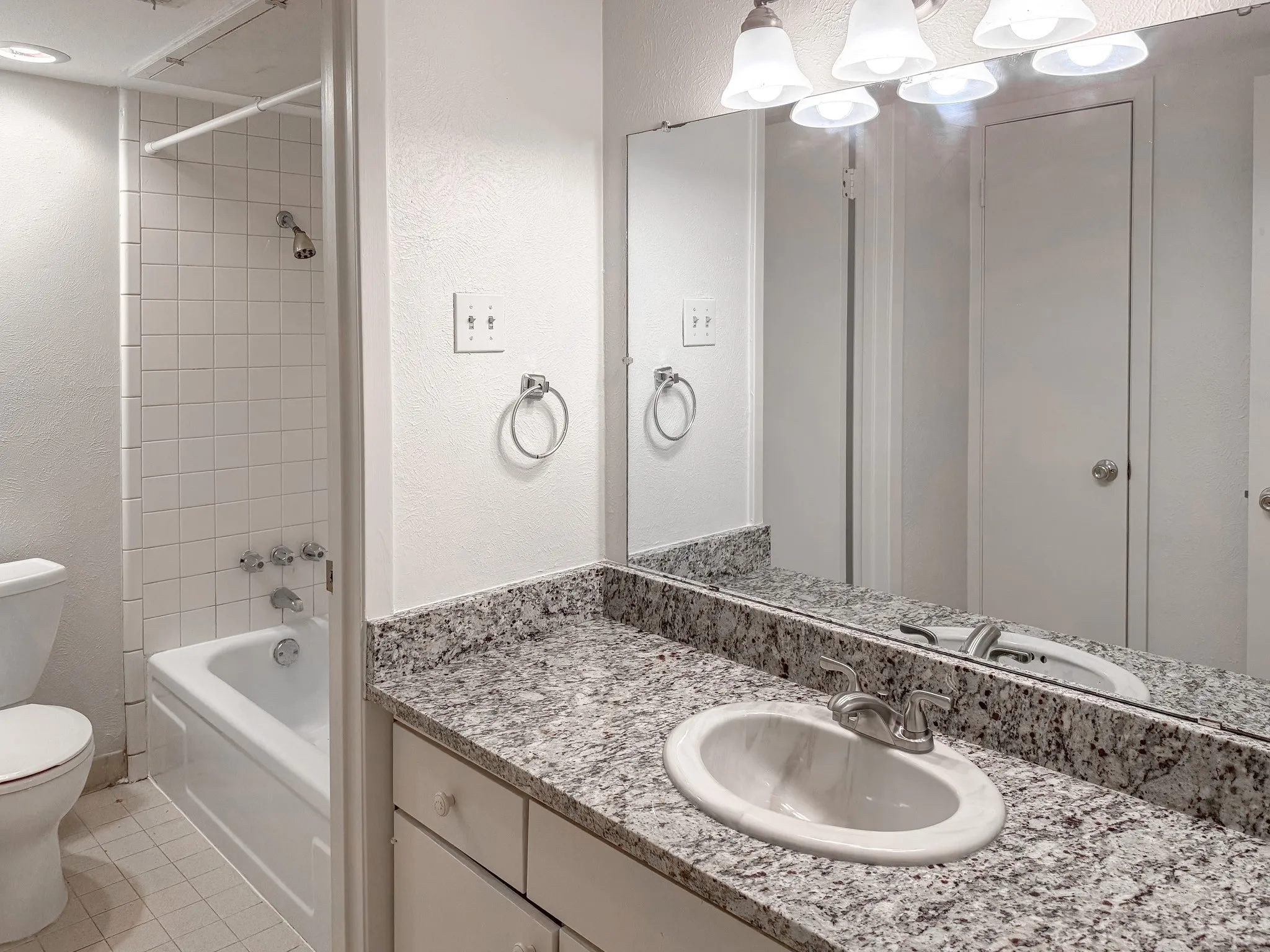 Single Family Residence For Sale in Dallas County , 5138 Amesbury Drive 110, Dallas, Texas 75206, 2 Bedroom, 2 Bathroom, Garage spaces, 1,008 Sqft, built in 1970, Price $220,000, mls#21357250, Real Estate Agent in Dallas, Homes For Sale in Dallas county, Homes For Sale in Dallas, Realtor in Dallas Texas, Real Estate Brokerage Independent Realty Texas, Luminita Cordes Realtor