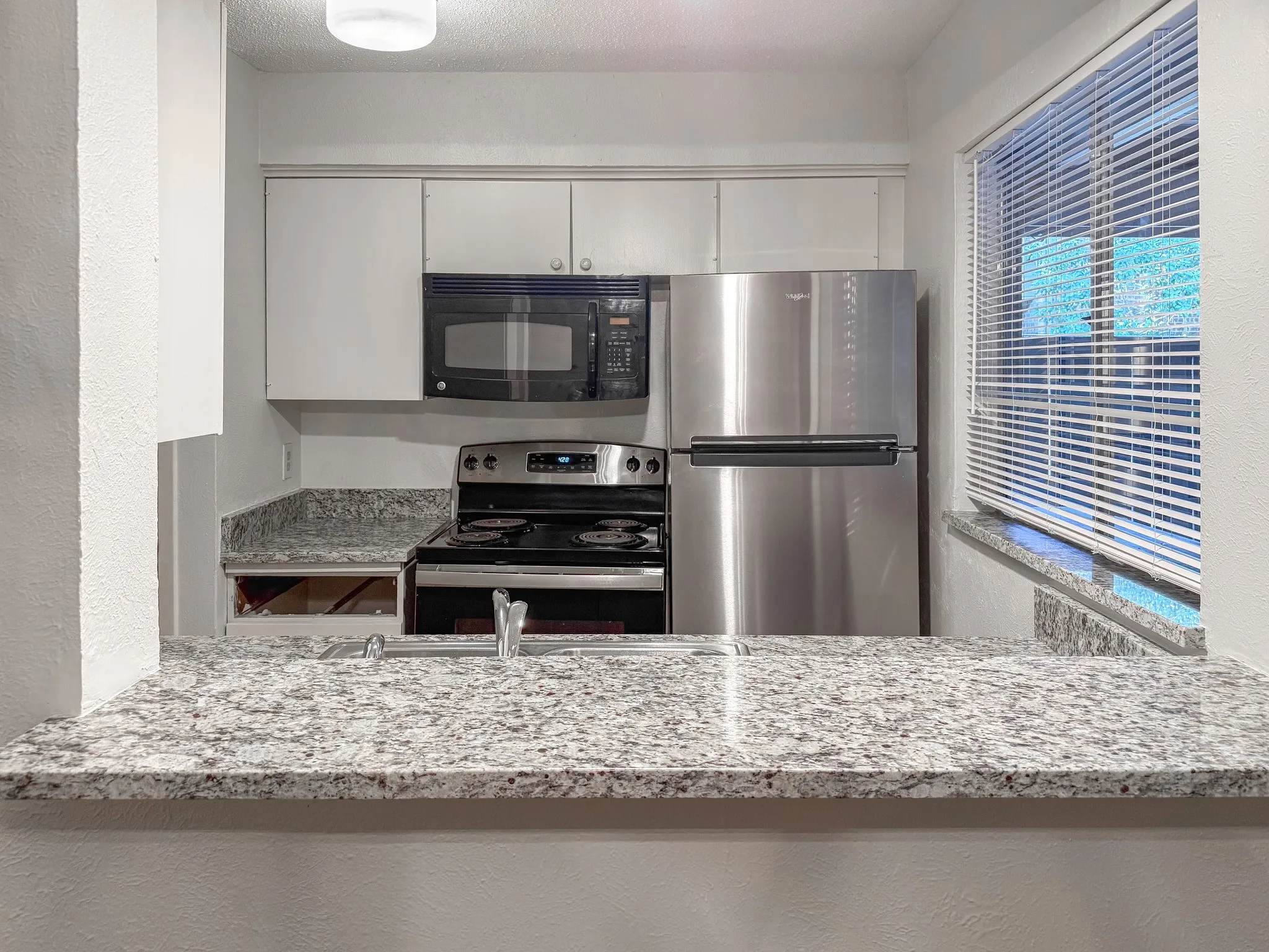 Single Family Residence For Sale in Dallas County , 5138 Amesbury Drive 110, Dallas, Texas 75206, 2 Bedroom, 2 Bathroom, Garage spaces, 1,008 Sqft, built in 1970, Price $220,000, mls#21357250, Real Estate Agent in Dallas, Homes For Sale in Dallas county, Homes For Sale in Dallas, Realtor in Dallas Texas, Real Estate Brokerage Independent Realty Texas, Luminita Cordes Realtor