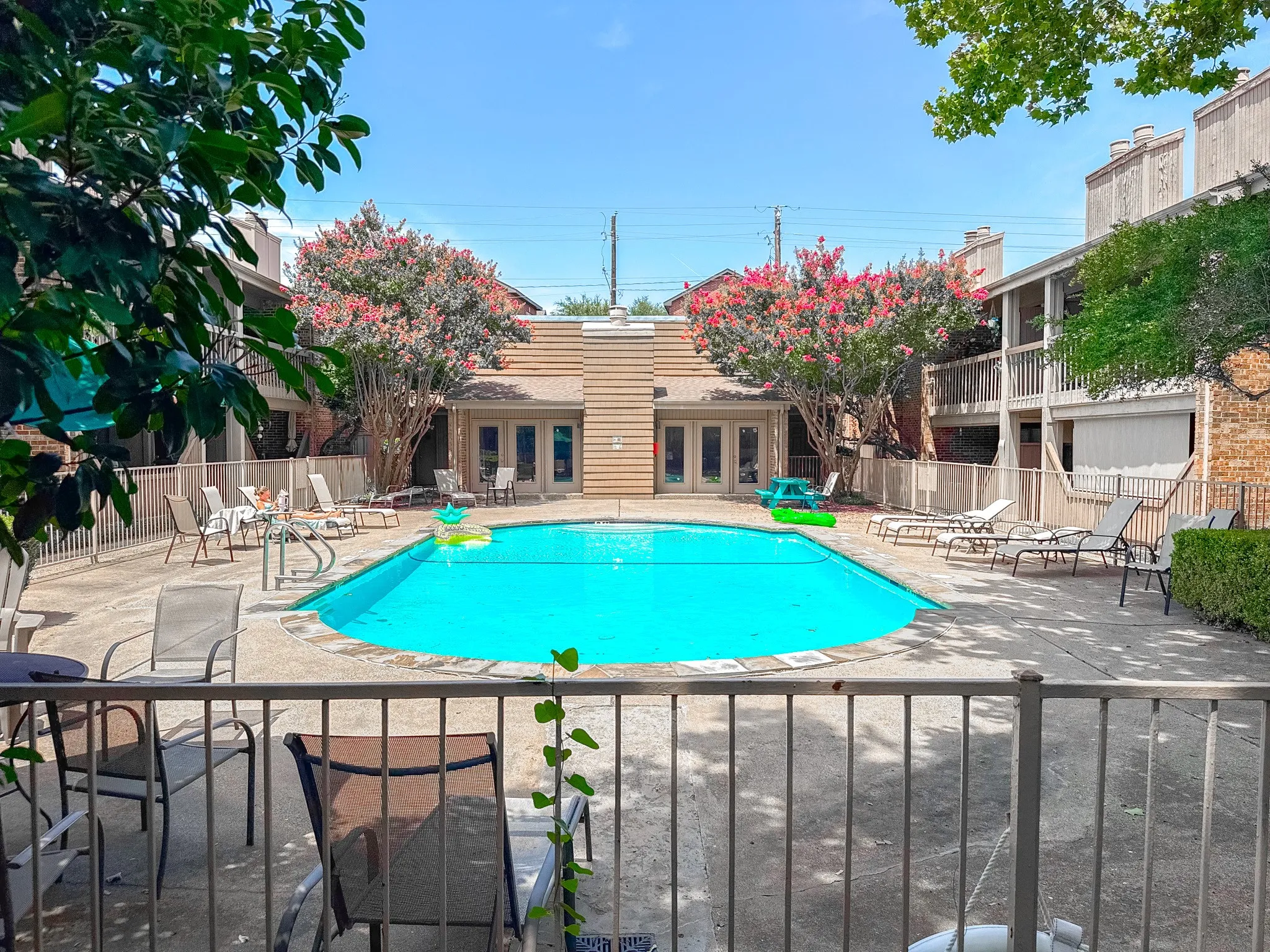 Single Family Residence For Sale in Dallas County , 5138 Amesbury Drive 110, Dallas, Texas 75206, 2 Bedroom, 2 Bathroom, Garage spaces, 1,008 Sqft, built in 1970, Price $220,000, mls#21357250, Real Estate Agent in Dallas, Homes For Sale in Dallas county, Homes For Sale in Dallas, Realtor in Dallas Texas, Real Estate Brokerage Independent Realty Texas, Luminita Cordes Realtor