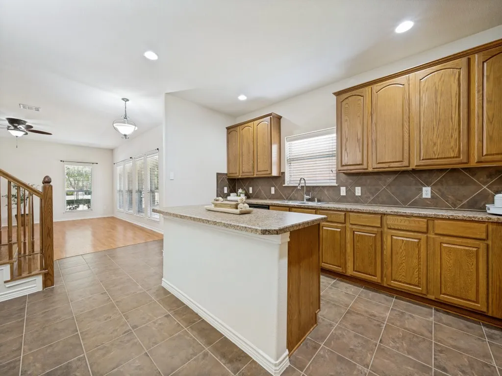 Single Family Residence For Sale in Collin County , 9349 Welch Folly Lane, Frisco, Texas 75035, 3 Bedroom, 3 Bathroom, 2 Garage spaces, 2,182 Sqft, built in 2006, mls#21359086, Real Estate Agent in Frisco, Homes For Sale in Collin county, Homes For Sale in Frisco, Realtor in Frisco Texas, Real Estate Brokerage Independent Realty Texas, Luminita Cordes Realtor