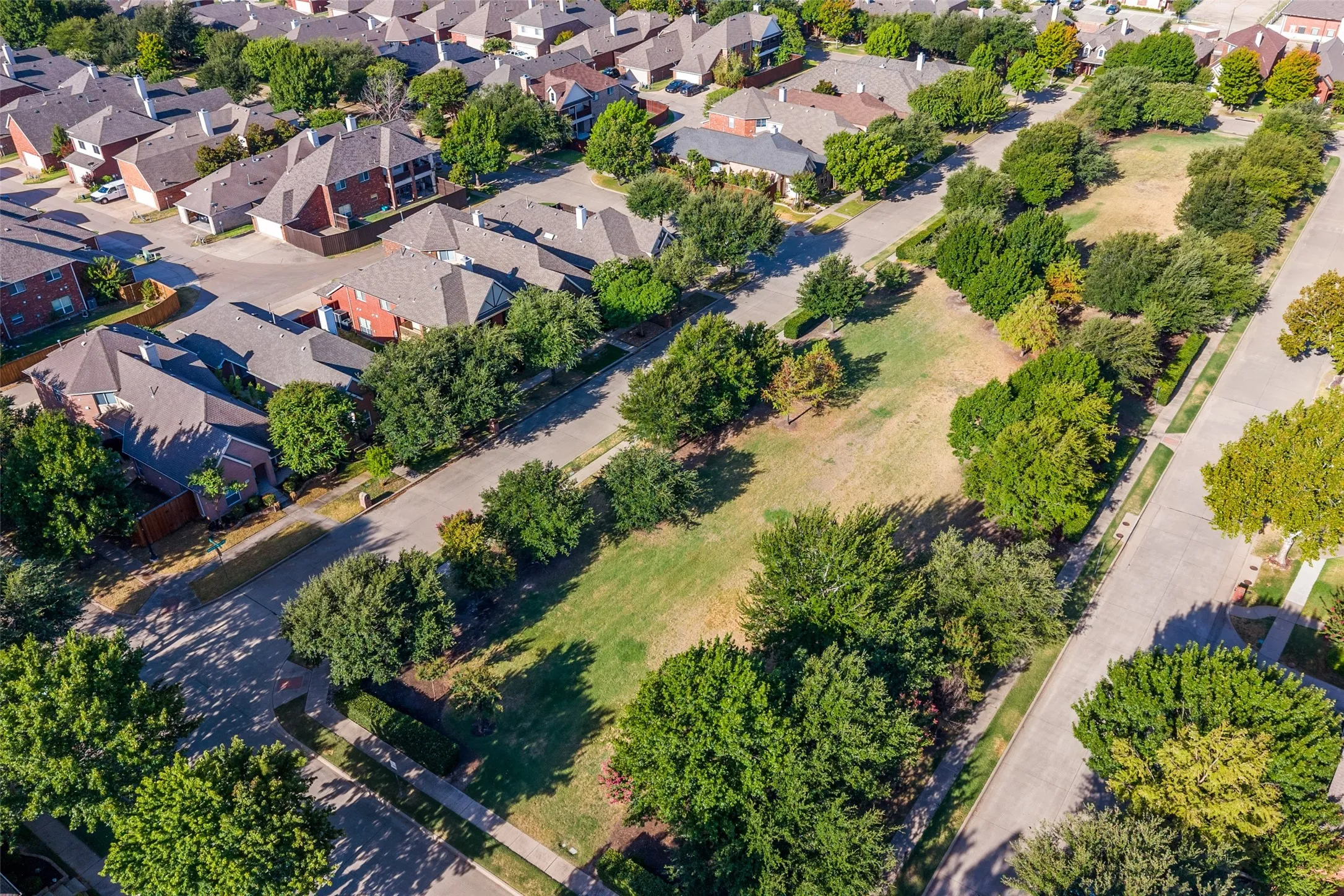 Single Family Residence For Sale in Collin County , 9349 Welch Folly Lane, Frisco, Texas 75035, 3 Bedroom, 3 Bathroom, 2 Garage spaces, 2,182 Sqft, built in 2006, mls#21359086, Real Estate Agent in Frisco, Homes For Sale in Collin county, Homes For Sale in Frisco, Realtor in Frisco Texas, Real Estate Brokerage Independent Realty Texas, Luminita Cordes Realtor