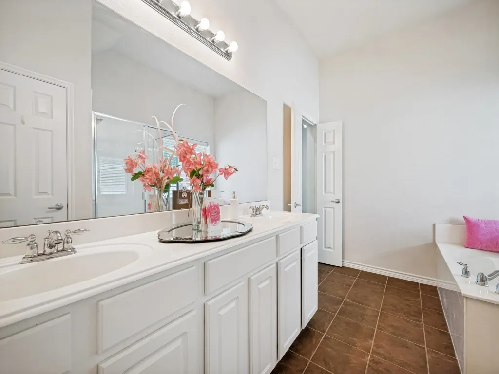 Single Family Residence For Sale in Collin County , 9349 Welch Folly Lane, Frisco, Texas 75035, 3 Bedroom, 3 Bathroom, 2 Garage spaces, 2,182 Sqft, built in 2006, mls#21359086, Real Estate Agent in Frisco, Homes For Sale in Collin county, Homes For Sale in Frisco, Realtor in Frisco Texas, Real Estate Brokerage Independent Realty Texas, Luminita Cordes Realtor
