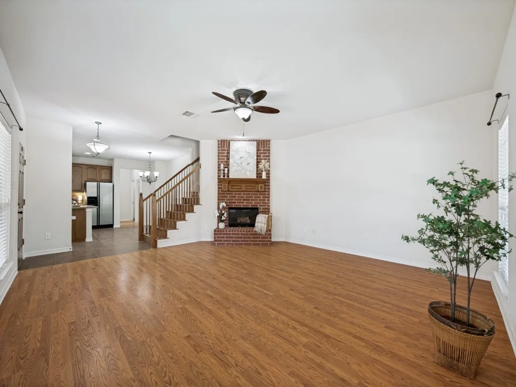 Single Family Residence For Sale in Collin County , 9349 Welch Folly Lane, Frisco, Texas 75035, 3 Bedroom, 3 Bathroom, 2 Garage spaces, 2,182 Sqft, built in 2006, mls#21359086, Real Estate Agent in Frisco, Homes For Sale in Collin county, Homes For Sale in Frisco, Realtor in Frisco Texas, Real Estate Brokerage Independent Realty Texas, Luminita Cordes Realtor