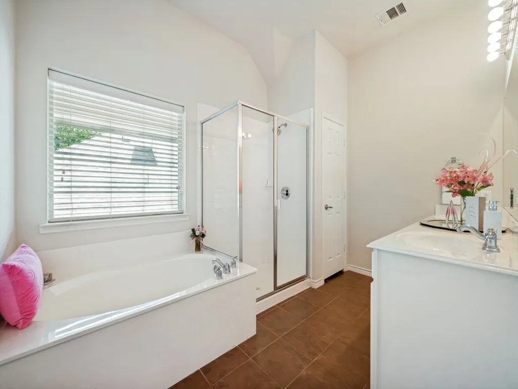 Single Family Residence For Sale in Collin County , 9349 Welch Folly Lane, Frisco, Texas 75035, 3 Bedroom, 3 Bathroom, 2 Garage spaces, 2,182 Sqft, built in 2006, mls#21359086, Real Estate Agent in Frisco, Homes For Sale in Collin county, Homes For Sale in Frisco, Realtor in Frisco Texas, Real Estate Brokerage Independent Realty Texas, Luminita Cordes Realtor