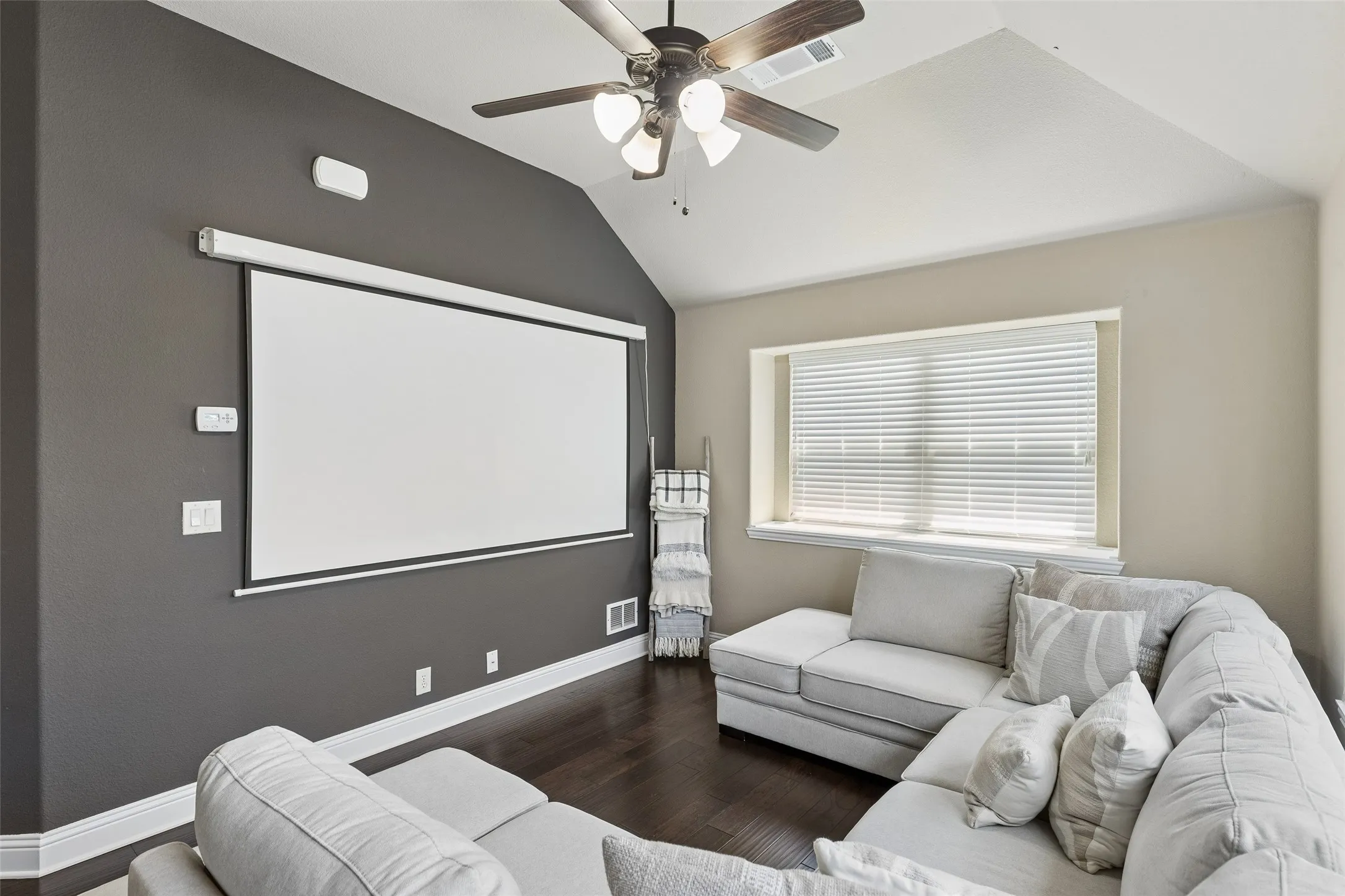 Single Family Residence For Sale in Collin County , 909 Calder Court, Anna, Texas 75409, 4 Bedroom, 3 Bathroom, 2 Garage spaces, 2,456 Sqft, built in 2013, mls#21361599, Real Estate Agent in Anna, Homes For Sale in Collin county, Homes For Sale in Anna, Realtor in Anna Texas, Real Estate Brokerage Independent Realty Texas, Luminita Cordes Realtor