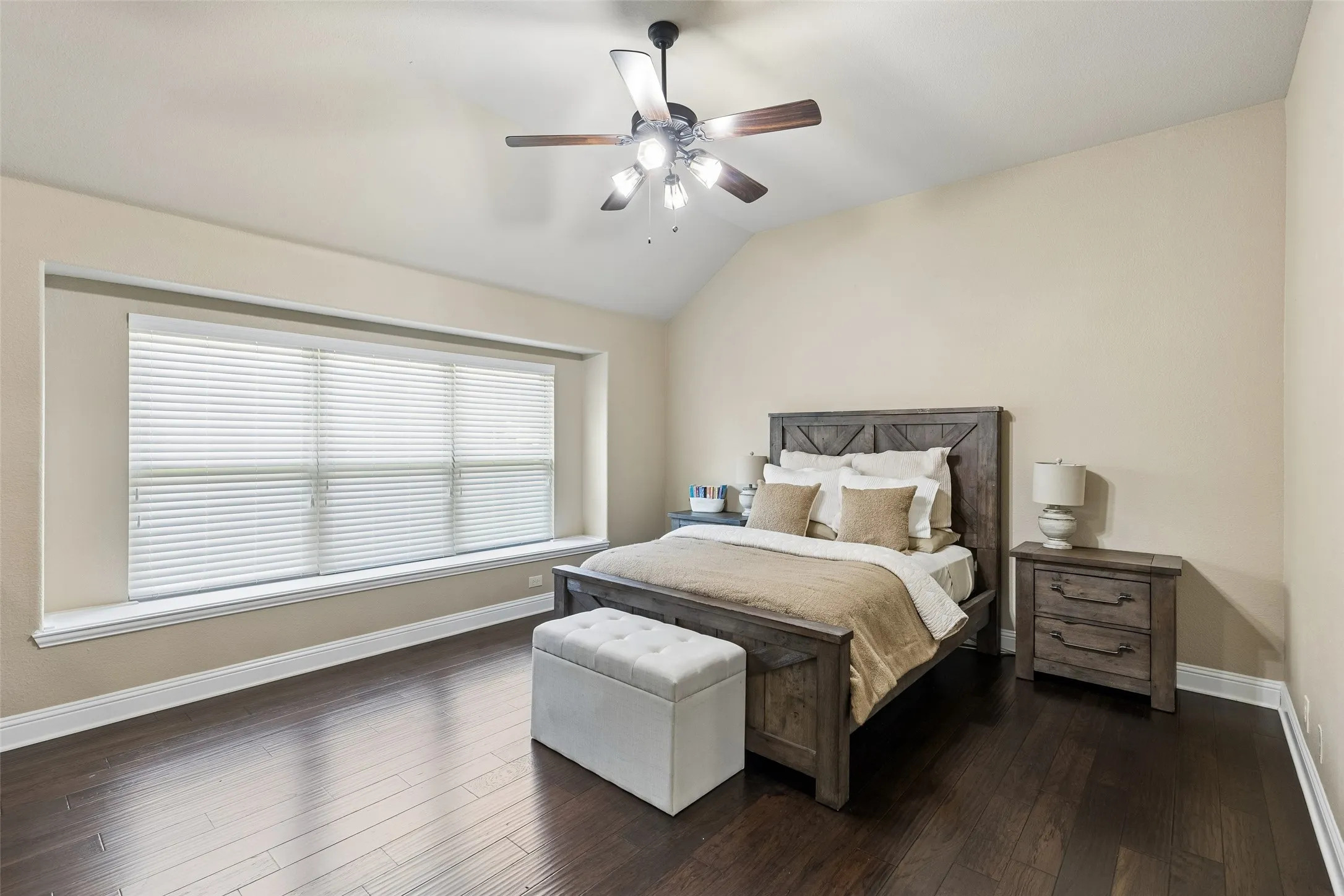 Single Family Residence For Sale in Collin County , 909 Calder Court, Anna, Texas 75409, 4 Bedroom, 3 Bathroom, 2 Garage spaces, 2,456 Sqft, built in 2013, mls#21361599, Real Estate Agent in Anna, Homes For Sale in Collin county, Homes For Sale in Anna, Realtor in Anna Texas, Real Estate Brokerage Independent Realty Texas, Luminita Cordes Realtor