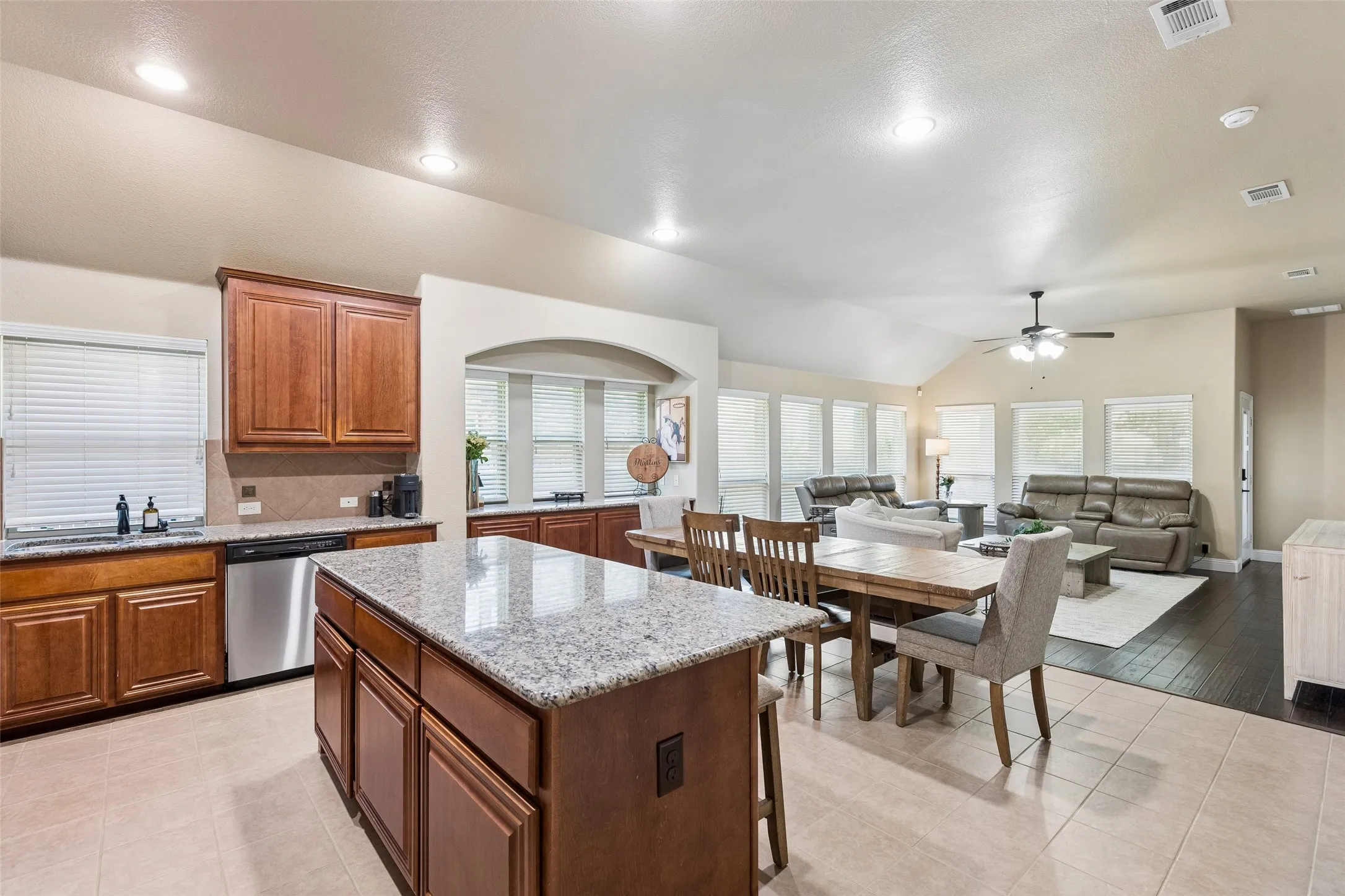 Single Family Residence For Sale in Collin County , 909 Calder Court, Anna, Texas 75409, 4 Bedroom, 3 Bathroom, 2 Garage spaces, 2,456 Sqft, built in 2013, mls#21361599, Real Estate Agent in Anna, Homes For Sale in Collin county, Homes For Sale in Anna, Realtor in Anna Texas, Real Estate Brokerage Independent Realty Texas, Luminita Cordes Realtor