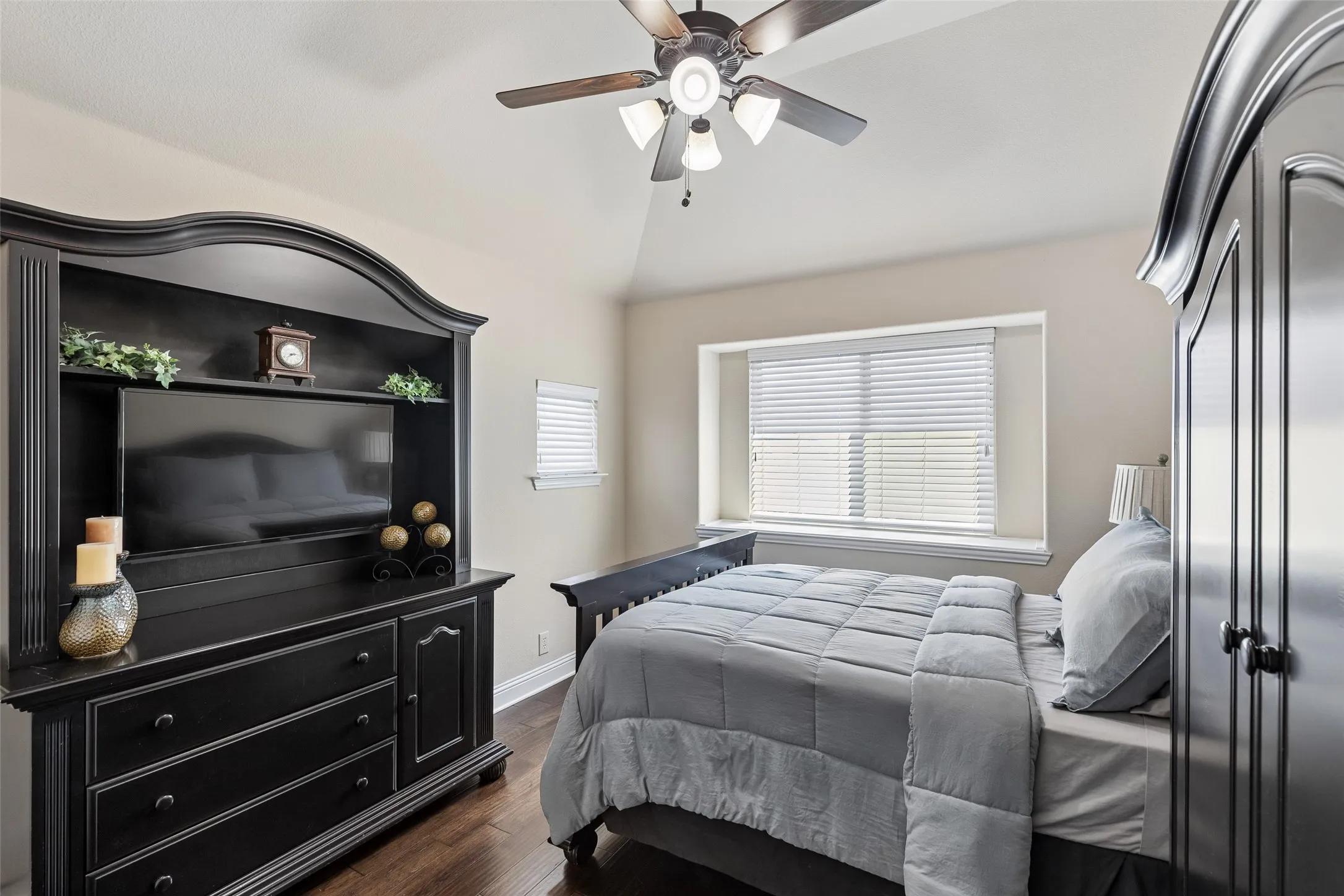 Single Family Residence For Sale in Collin County , 909 Calder Court, Anna, Texas 75409, 4 Bedroom, 3 Bathroom, 2 Garage spaces, 2,456 Sqft, built in 2013, mls#21361599, Real Estate Agent in Anna, Homes For Sale in Collin county, Homes For Sale in Anna, Realtor in Anna Texas, Real Estate Brokerage Independent Realty Texas, Luminita Cordes Realtor