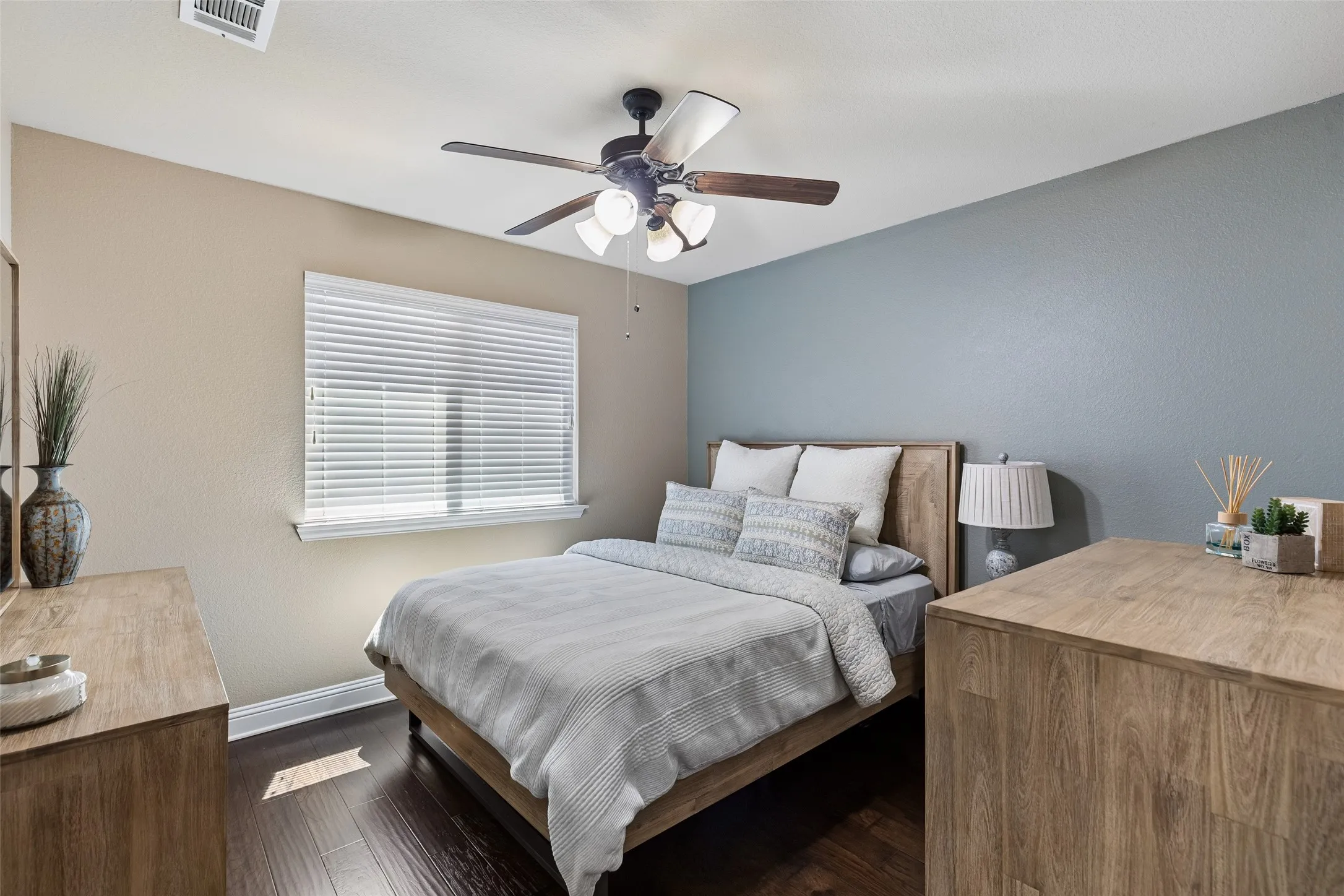 Single Family Residence For Sale in Collin County , 909 Calder Court, Anna, Texas 75409, 4 Bedroom, 3 Bathroom, 2 Garage spaces, 2,456 Sqft, built in 2013, mls#21361599, Real Estate Agent in Anna, Homes For Sale in Collin county, Homes For Sale in Anna, Realtor in Anna Texas, Real Estate Brokerage Independent Realty Texas, Luminita Cordes Realtor