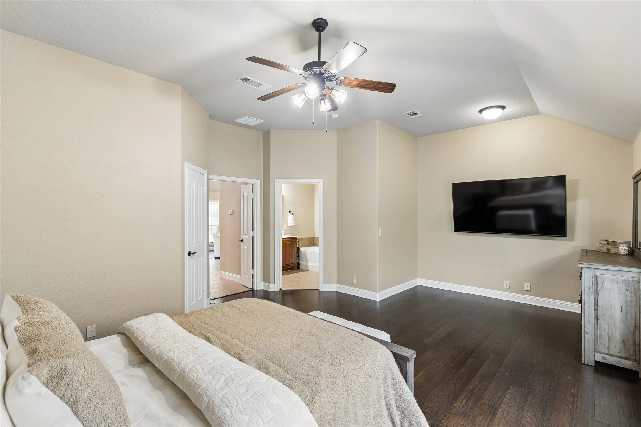 Single Family Residence For Sale in Collin County , 909 Calder Court, Anna, Texas 75409, 4 Bedroom, 3 Bathroom, 2 Garage spaces, 2,456 Sqft, built in 2013, mls#21361599, Real Estate Agent in Anna, Homes For Sale in Collin county, Homes For Sale in Anna, Realtor in Anna Texas, Real Estate Brokerage Independent Realty Texas, Luminita Cordes Realtor