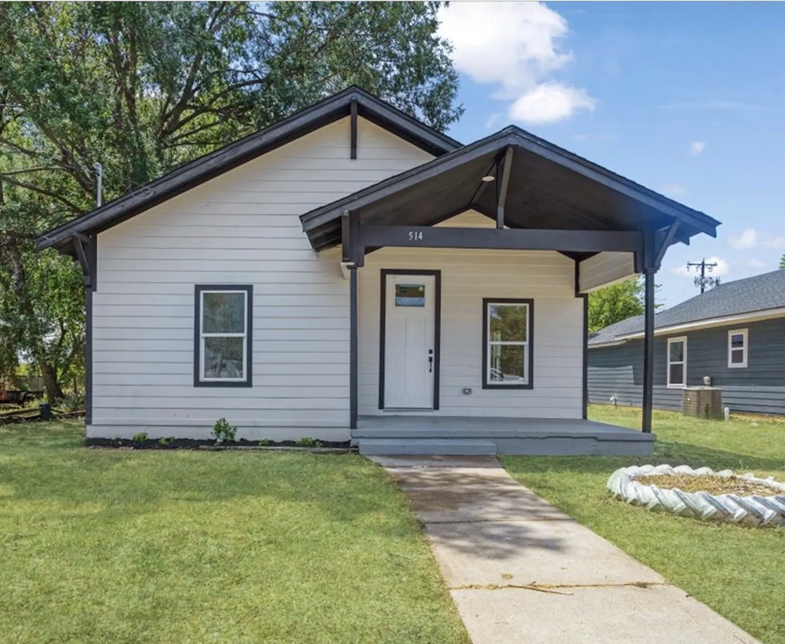 Single Family Residence For Sale in Grayson County , 514 N Lee Avenue, Sherman, Texas 75090, 3 Bedroom, 2 Bathroom, Garage spaces, 1,532 Sqft, built in 1930, mls#21363276, Real Estate Agent in Sherman, Homes For Sale in Grayson county, Homes For Sale in Sherman, Realtor in Sherman Texas, Real Estate Brokerage Independent Realty Texas, Luminita Cordes Realtor