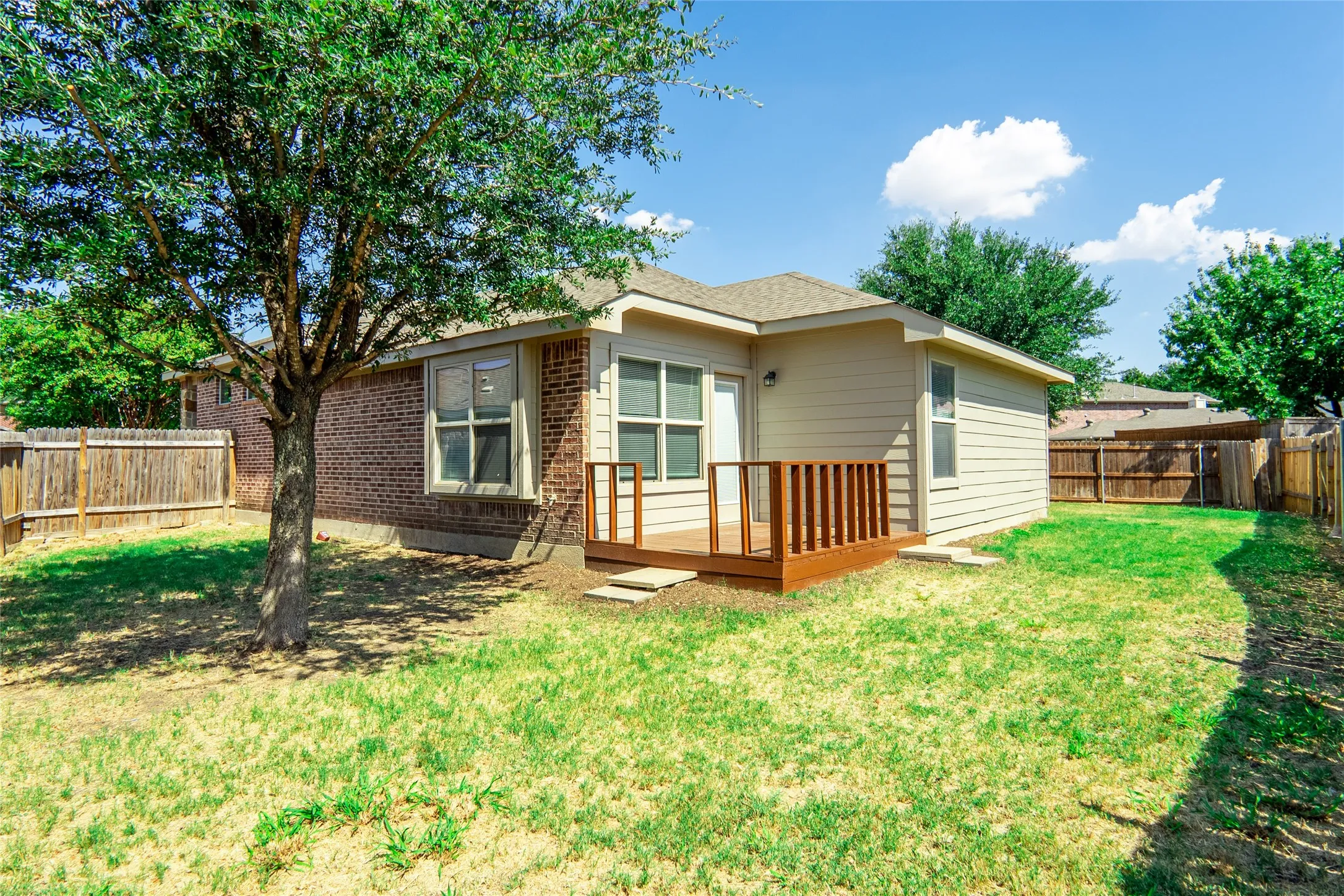 Single Family Residence For Rent in Tarrant County , 4629 Thistle Creek Court, Fort Worth, Texas 76179, 3 Bedroom, 2 Bathroom, 2 Garage spaces, 1,336 Sqft, built in 2011, mls#21364096, Real Estate Agent in Fort Worth, Homes For Rent in Tarrant county, Homes For Rent in Fort Worth, Realtor in Fort Worth Texas, Real Estate Brokerage Independent Realty Texas, Luminita Cordes Realtor
