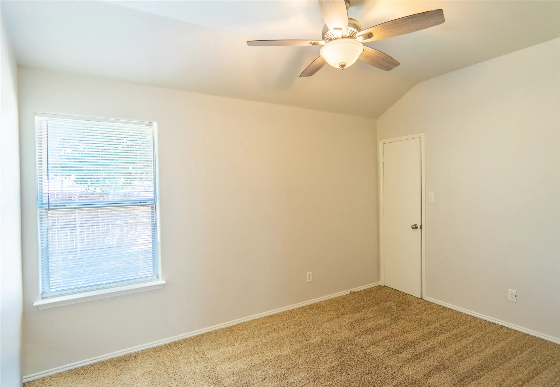Single Family Residence For Rent in Tarrant County , 4629 Thistle Creek Court, Fort Worth, Texas 76179, 3 Bedroom, 2 Bathroom, 2 Garage spaces, 1,336 Sqft, built in 2011, mls#21364096, Real Estate Agent in Fort Worth, Homes For Rent in Tarrant county, Homes For Rent in Fort Worth, Realtor in Fort Worth Texas, Real Estate Brokerage Independent Realty Texas, Luminita Cordes Realtor