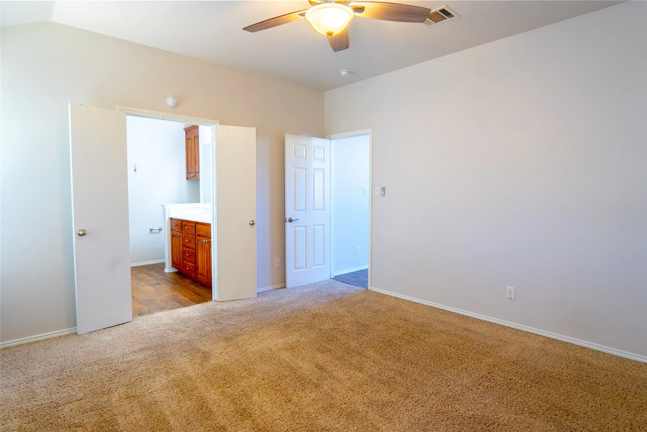 Single Family Residence For Rent in Tarrant County , 4629 Thistle Creek Court, Fort Worth, Texas 76179, 3 Bedroom, 2 Bathroom, 2 Garage spaces, 1,336 Sqft, built in 2011, mls#21364096, Real Estate Agent in Fort Worth, Homes For Rent in Tarrant county, Homes For Rent in Fort Worth, Realtor in Fort Worth Texas, Real Estate Brokerage Independent Realty Texas, Luminita Cordes Realtor