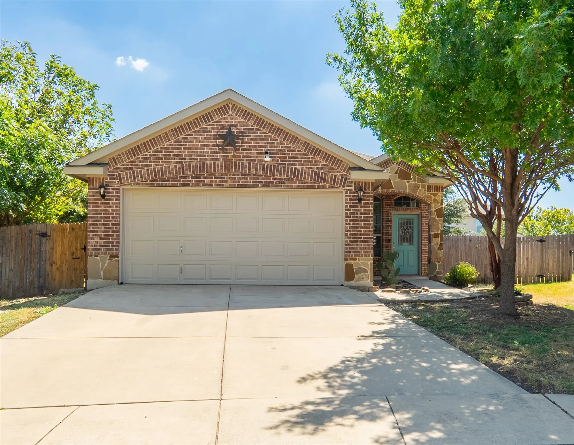 Single Family Residence For Rent in Tarrant County , 4629 Thistle Creek Court, Fort Worth, Texas 76179, 3 Bedroom, 2 Bathroom, 2 Garage spaces, 1,336 Sqft, built in 2011, mls#21364096, Real Estate Agent in Fort Worth, Homes For Rent in Tarrant county, Homes For Rent in Fort Worth, Realtor in Fort Worth Texas, Real Estate Brokerage Independent Realty Texas, Luminita Cordes Realtor
