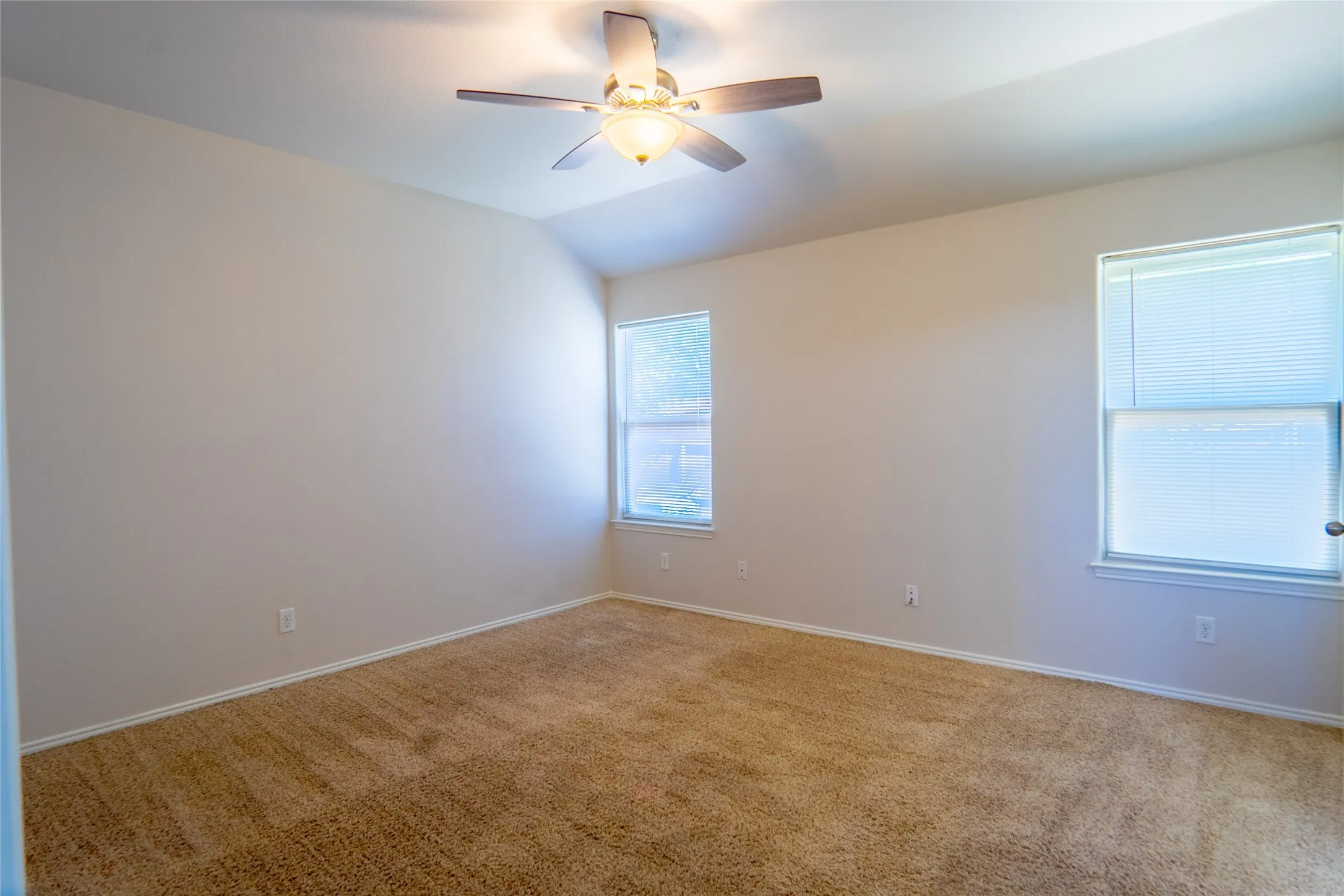 Single Family Residence For Rent in Tarrant County , 4629 Thistle Creek Court, Fort Worth, Texas 76179, 3 Bedroom, 2 Bathroom, 2 Garage spaces, 1,336 Sqft, built in 2011, mls#21364096, Real Estate Agent in Fort Worth, Homes For Rent in Tarrant county, Homes For Rent in Fort Worth, Realtor in Fort Worth Texas, Real Estate Brokerage Independent Realty Texas, Luminita Cordes Realtor